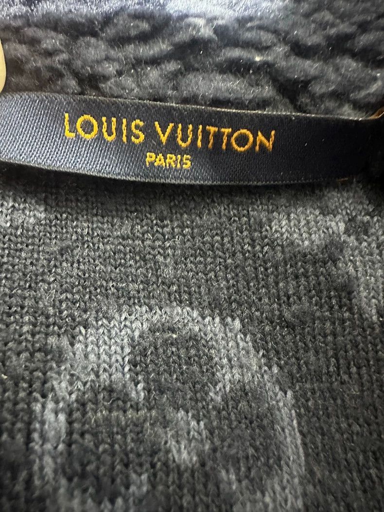 Louis Vuitton Louis Vuitton Dark blue teddy coat with full logo jacket 25 Size US L / EU 52-54 / 3 - 3 Thumbnail