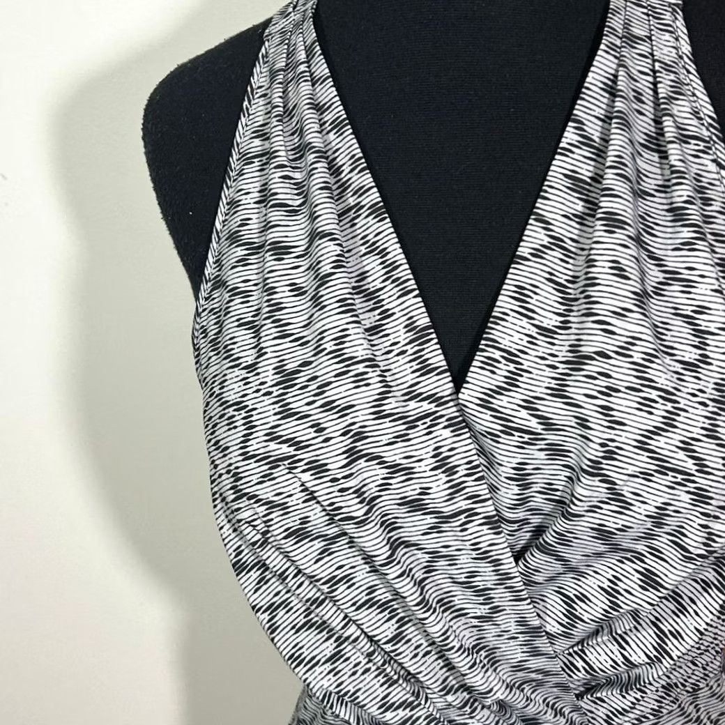 Athleta EUC Athleta Go Anywhere Halter Dress Sleeveless Black White Casual Dress Sz 6 Size M / US 6-8 / IT 42-44 - 4 Thumbnail