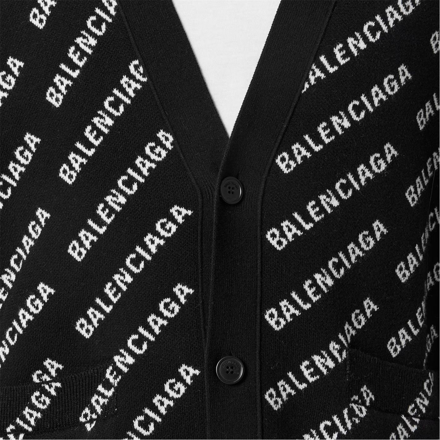 Balenciaga o1g2r1mq0226 All Over Print Logo Cardigan In Black/White Size US XS / EU 42 / 0 - 6 Thumbnail