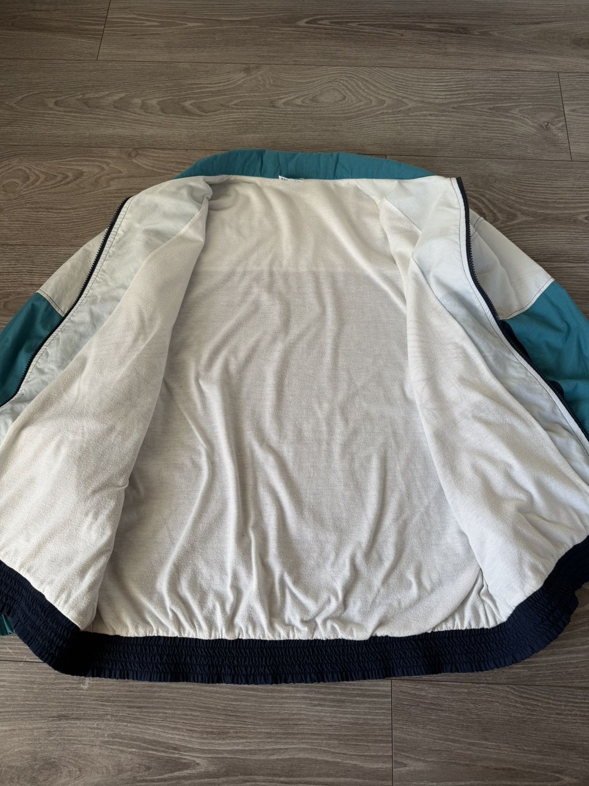 Sergio Tacchini Sergio Tacchini Vintage Italian Style Windbreaker Size US L / EU 52-54 / 3 - 11 Thumbnail