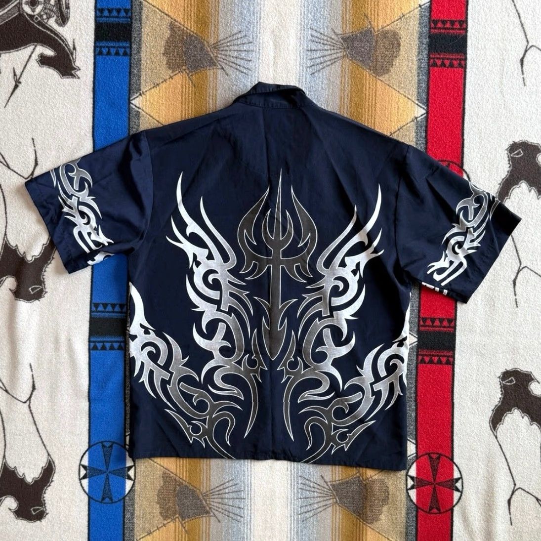 Vintage VINTAGE No Boundaries Tribal Shirt Mens L Navy Button Up Y2K 90s VTG Size US L / EU 52-54 / 3 - 2 Thumbnail