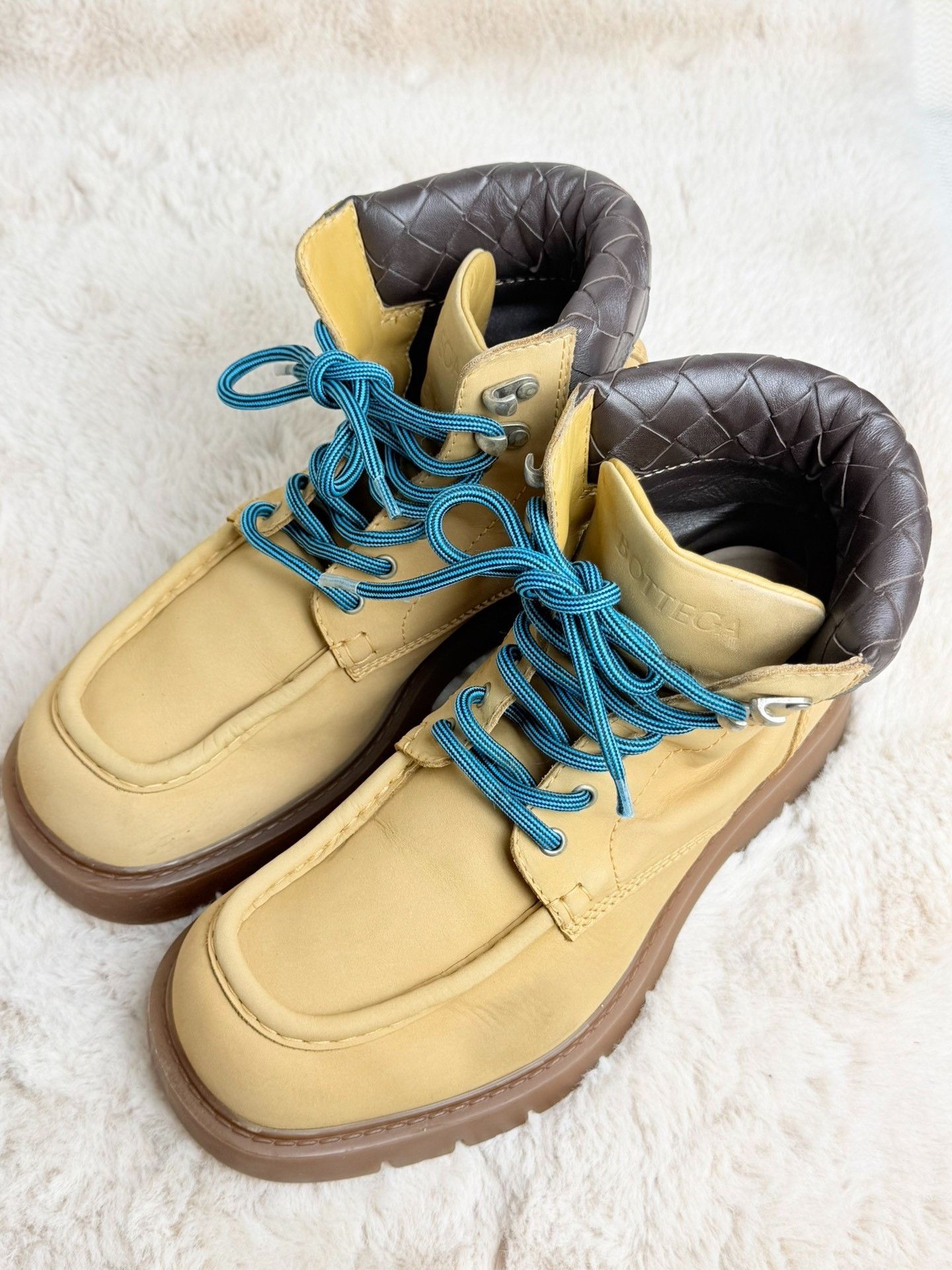 Bottega Veneta Bottega Veneta Leather Yellow Hitop Sneakers 9 Men Size US 9 / EU 42 - 1 Thumbnail