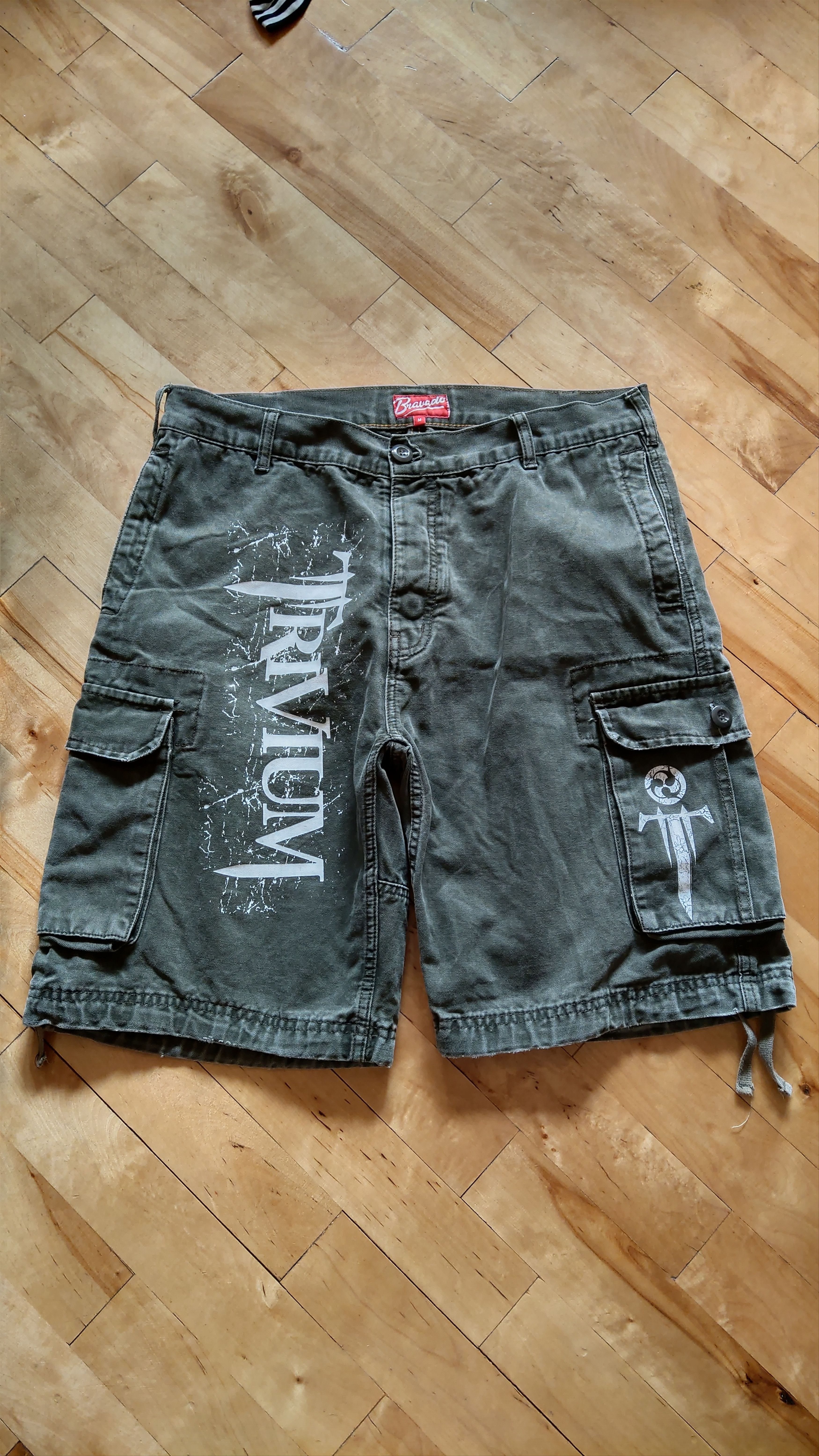 Band Tees Unique TRIVIUM Pants Shorts Cargo Jorts Metal goth opium Alt Size US 33 - 1 Thumbnail
