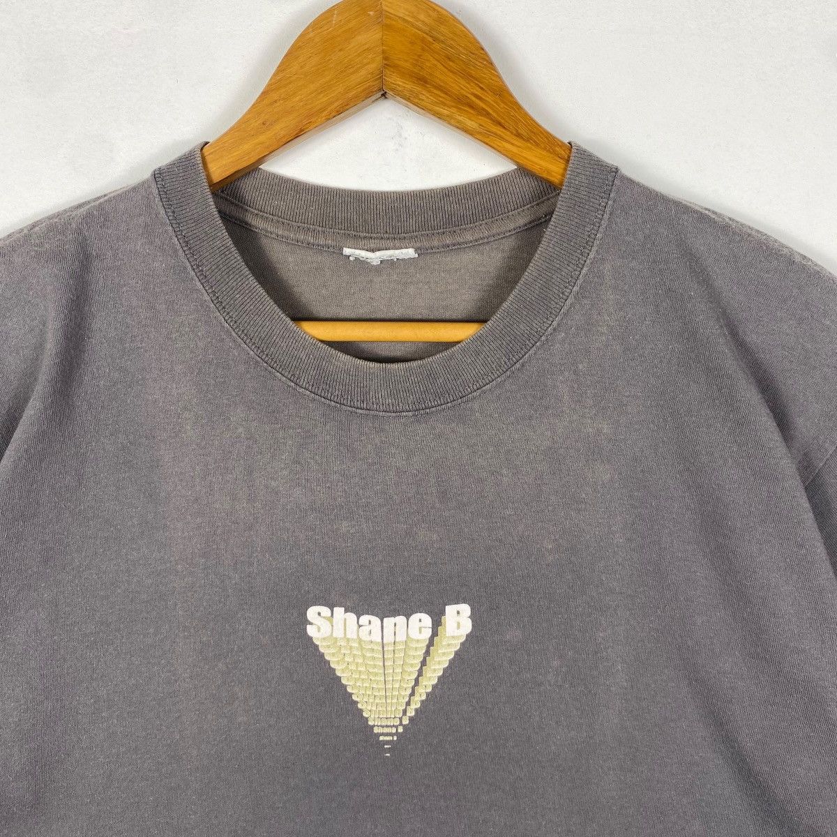 Vintage Vintage 00s SHANE B Skate Logo Graphic Faded Tee Shirt Large Size US L / EU 52-54 / 3 - 2 Thumbnail