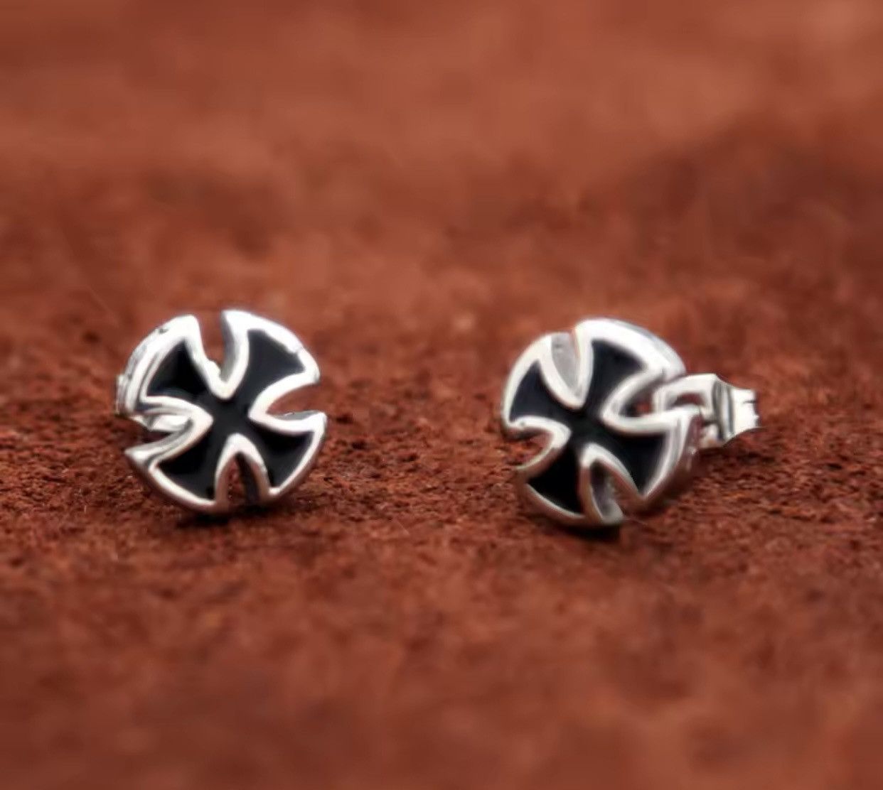 Designer × Jewelry Titanium Steel Cross Stud Earrings for Men Women Size ONE SIZE - 2 Thumbnail