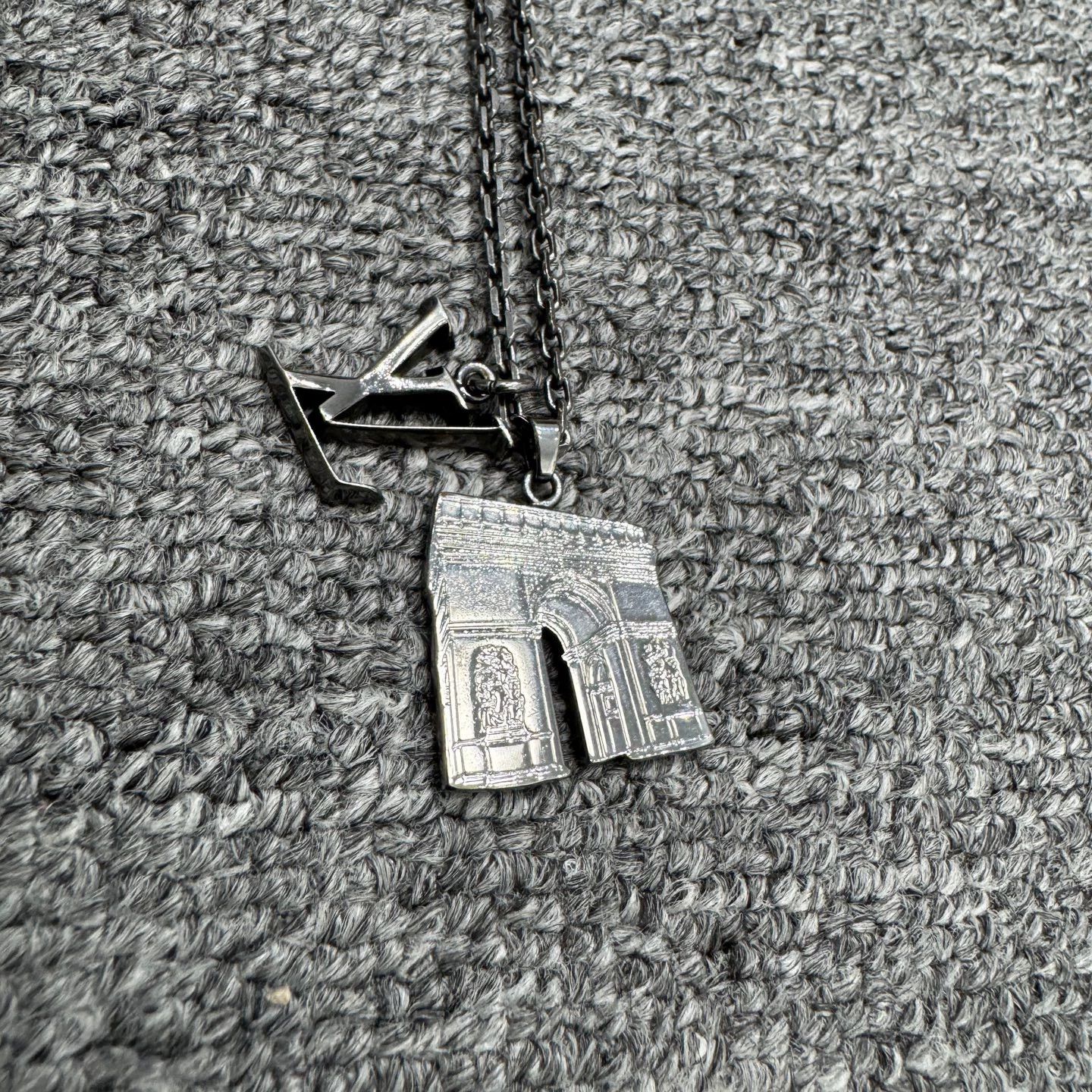 Louis Vuitton 3501 LV Arc de Triomphe Necklace 98 New Size ONE SIZE - 2 Thumbnail