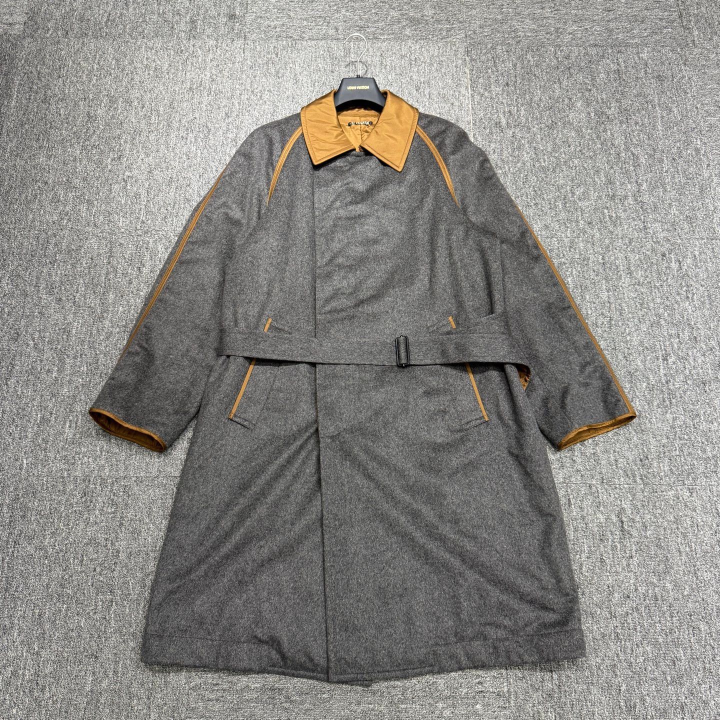 Louis Vuitton louis vuitton lv cashmere silk overcoat mint Size US M / EU 48-50 / 2 - 1 Thumbnail