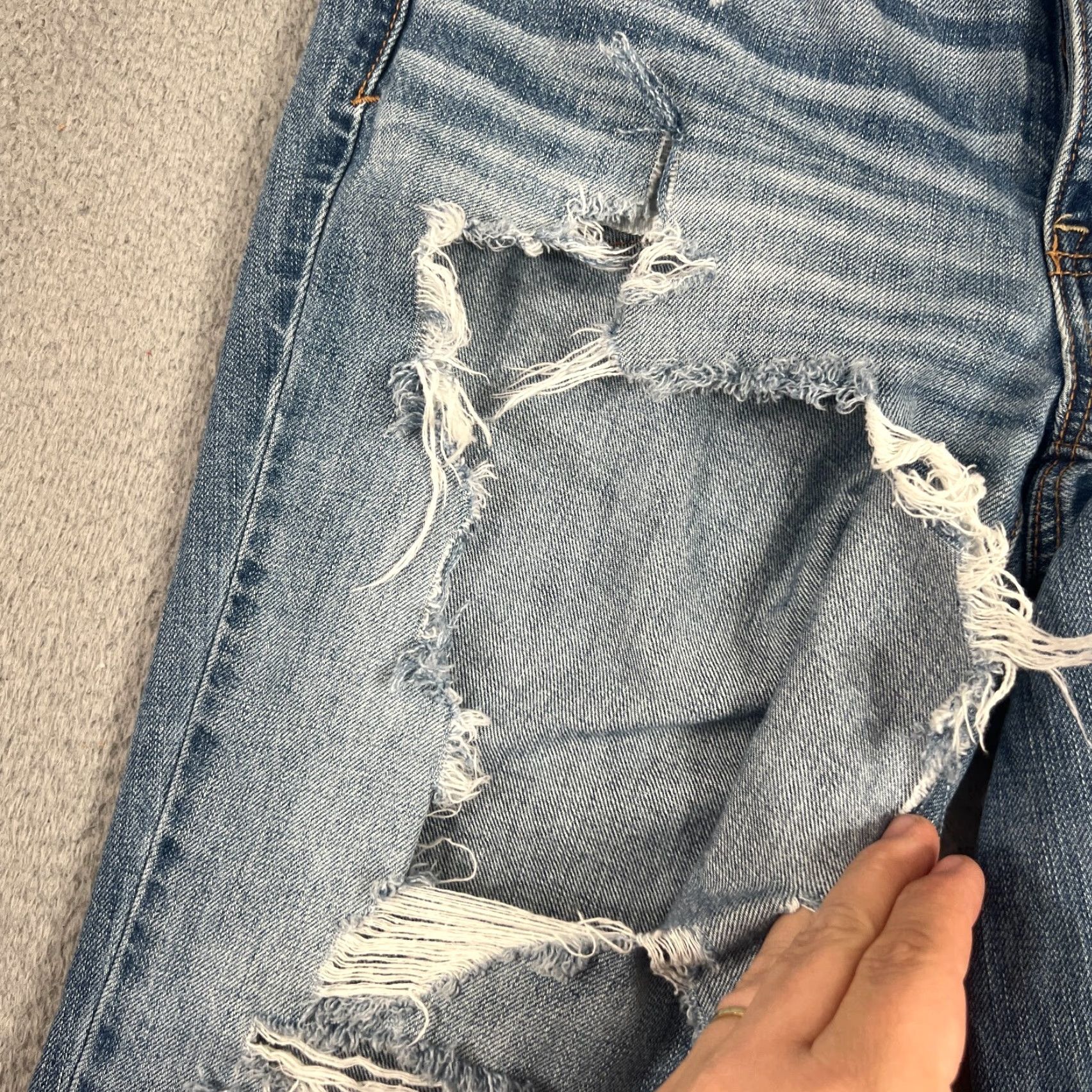 American Eagle Outfitters AMERICAN EAGLE Jeans Womens 8 Blue Cropped Destroyed Button Fly Size 30" / US 8 / IT 44 - 3 Thumbnail