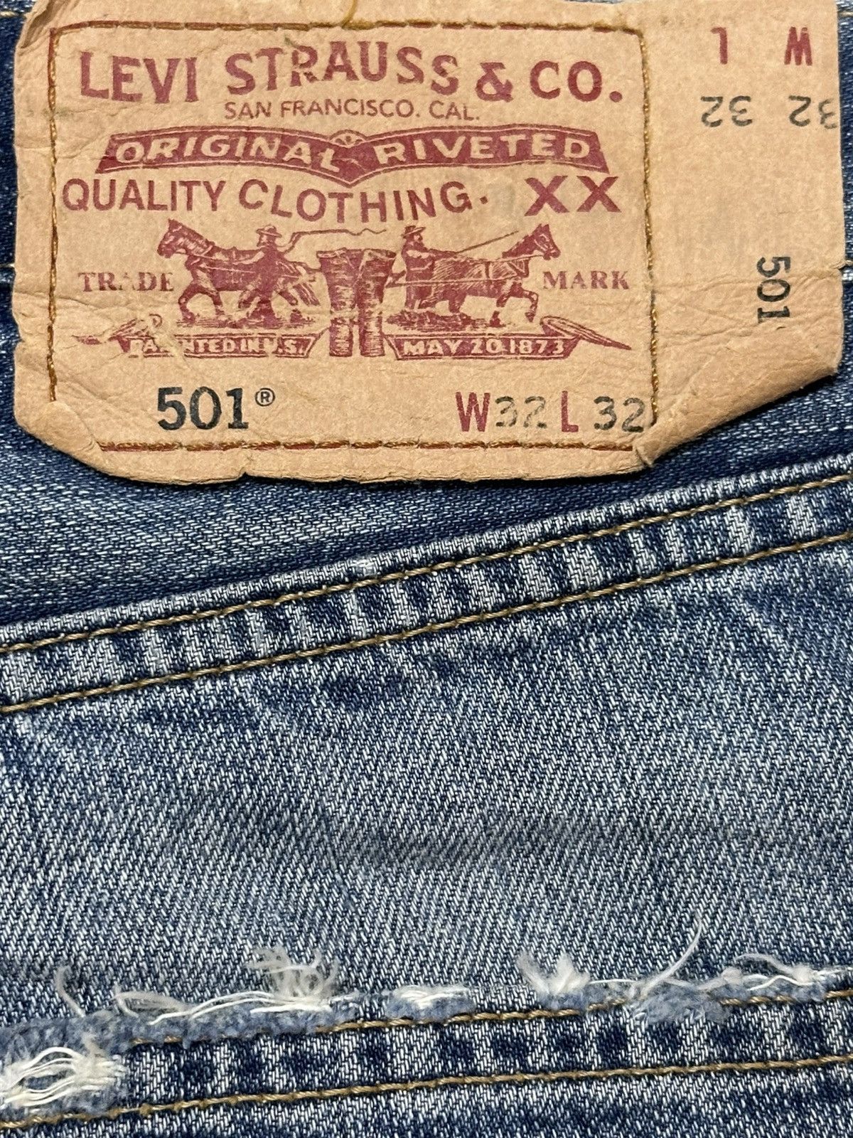 Levi's Vintage 90s Levis 501 Faded Wash Distressed Baggy Jeans Size US 33 - 9 Thumbnail