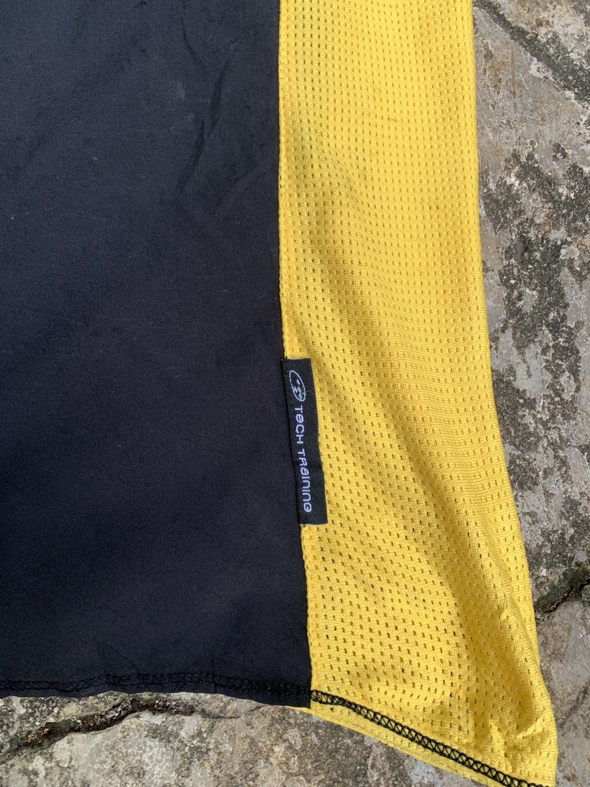 Nike 2000s Nike Rare Tech Training Nylon Colorblok Zip Tee Size US L / EU 52-54 / 3 - 6 Thumbnail
