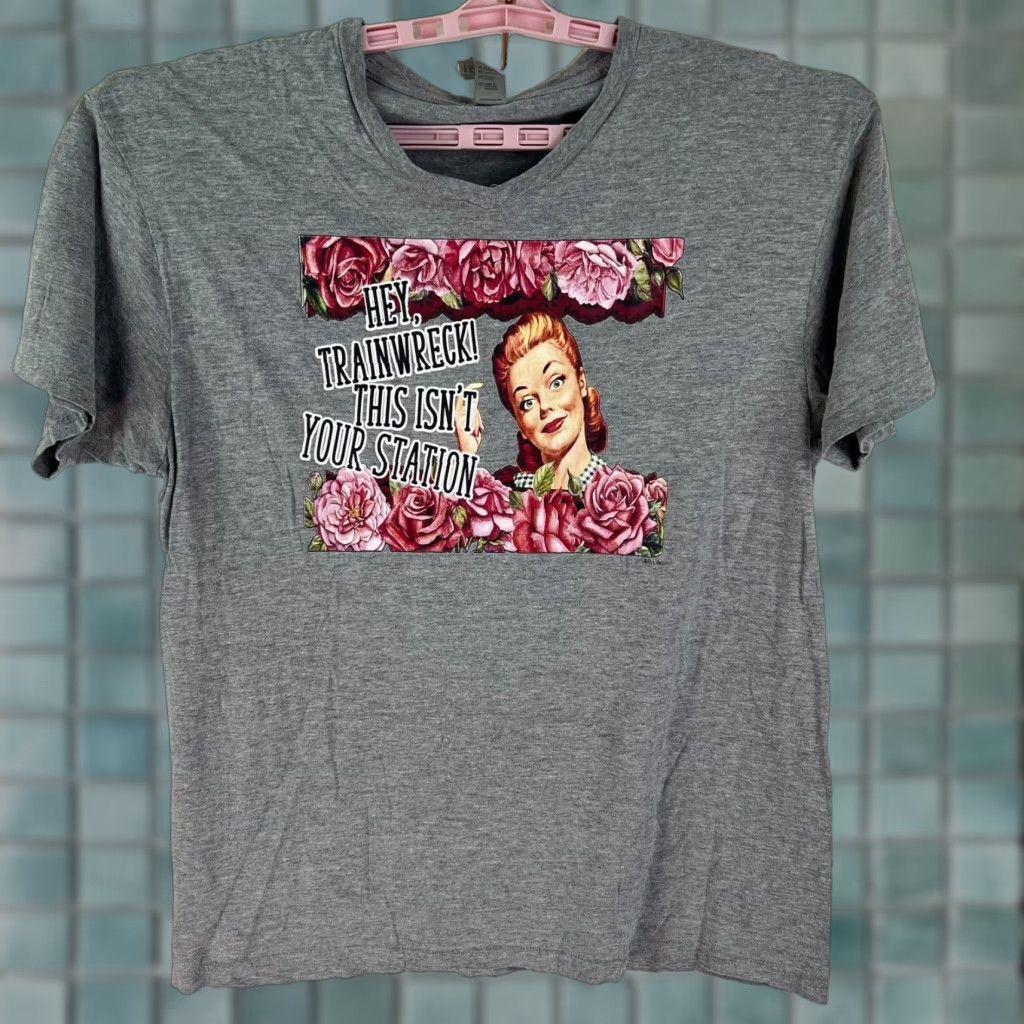 Vintage Hey Trainwreck This Isn't Your Station Shirt Womens Size L Gray Graphic Tee Size L / US 10 / IT 46 - 1 Thumbnail