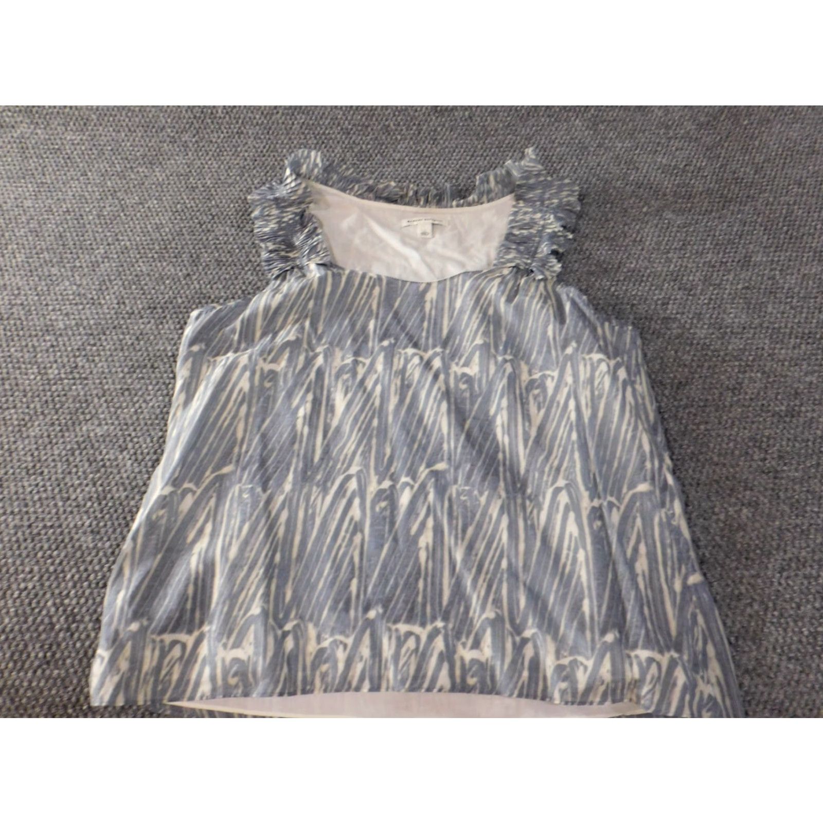 Banana Republic Banana Republic Blouse Womens L Blue Geometric Lined Pullover Sleeveless Cap Neck Round Neck Rayon Cotton Silk Ruffle Casual Basic Classic Size L / US 10 / IT 46 - 2 Thumbnail
