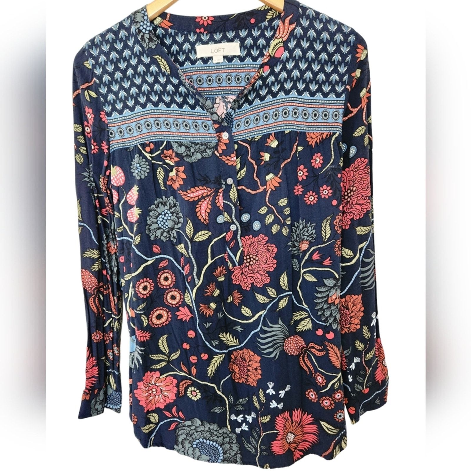 Loft Loft Ann Taylor Rayon Half button up pop over top Medium Size M / US 6-8 / IT 42-44 - 1 Thumbnail