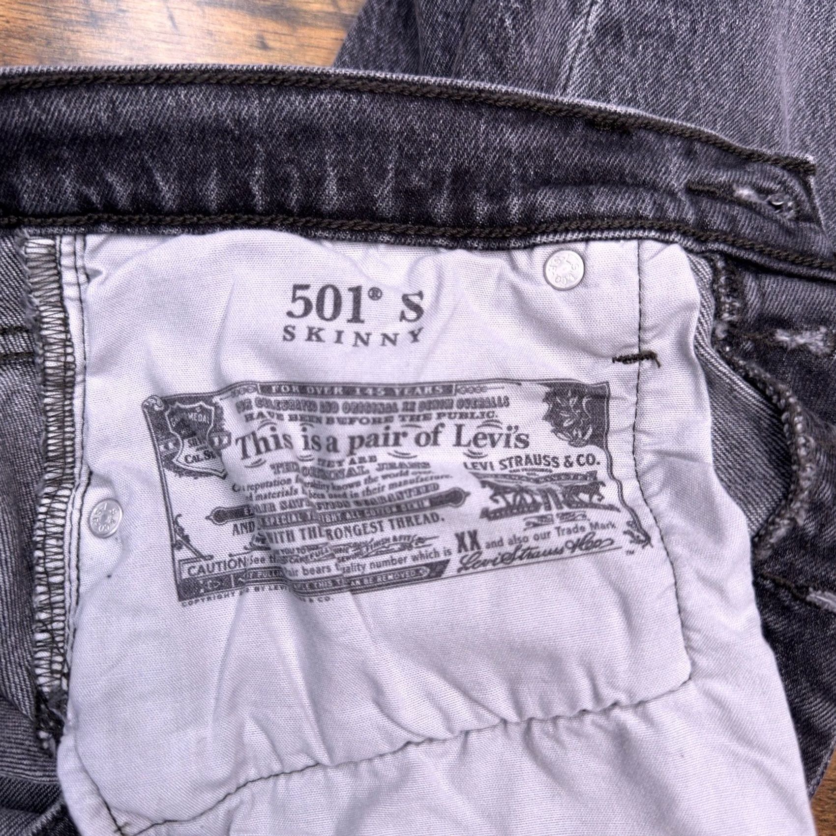 Levi's Levi's 501 Jeans Skinny Black 28x28 High Rise Button Fly Non Stretch Denim 5-Pocket Womens Slim Regular Mens 90s Vintage N/A Size 28" / US 6 / IT 42 - 4 Thumbnail