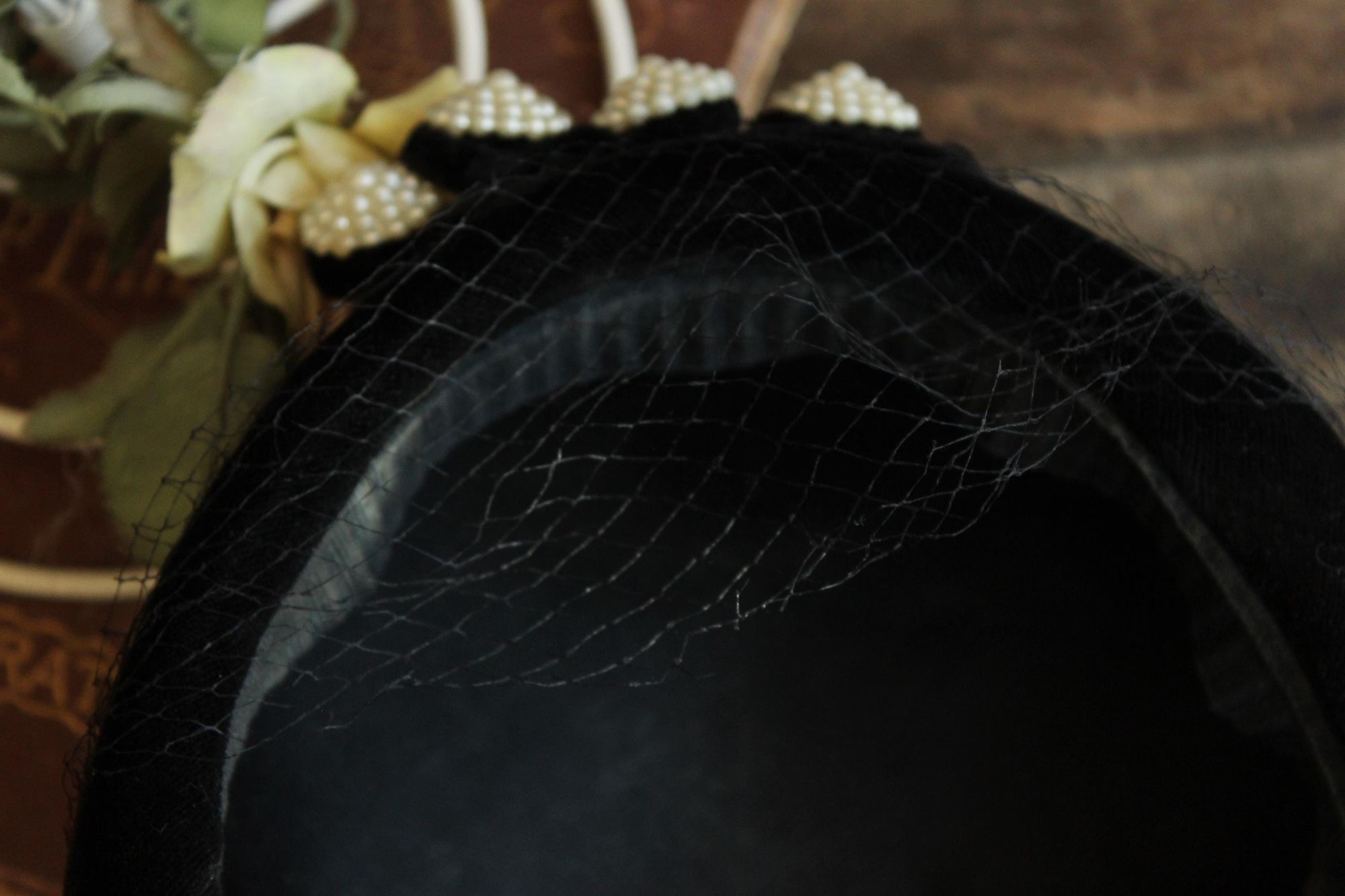 Vintage Vintage 1940s Hat, Black Small Topper with Birdcage Veil and Size ONE SIZE - 9 Thumbnail