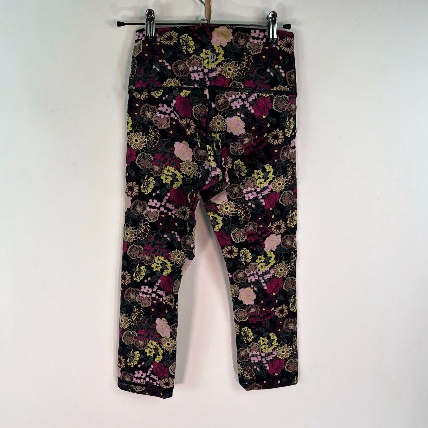 Lululemon Lululemon Wunder Under Leggings Fluorolace Multi Color Floral Size 4 Womens Skinny Leggings Luxtreme Luxtreme Pull On Inseam 20 in Size 27" / US 4 / IT 40 - 6 Thumbnail