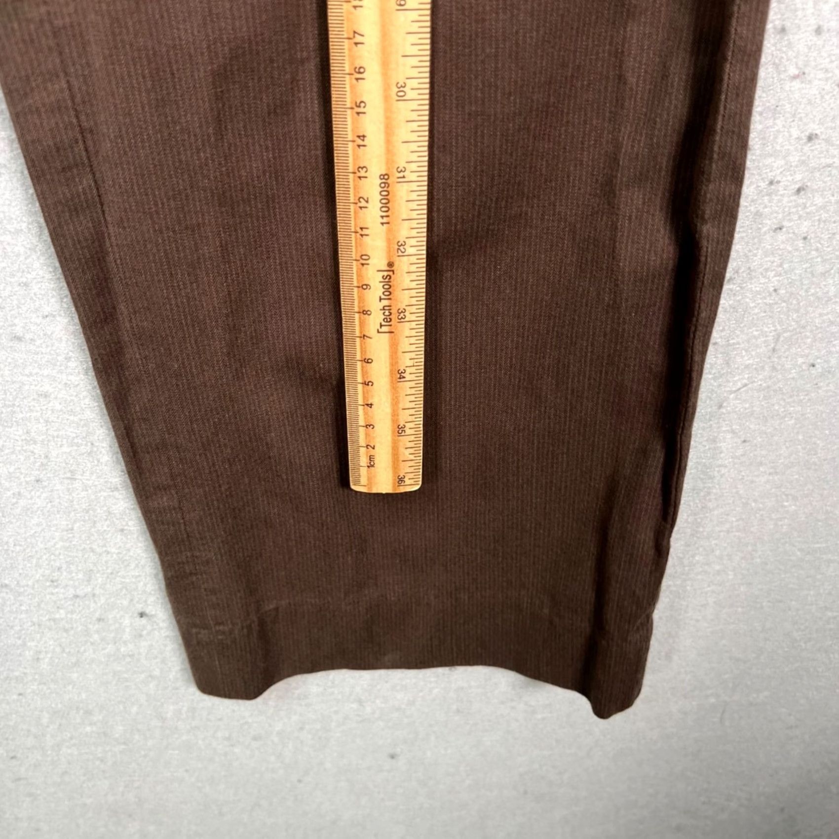 Gap Gap Mens Chino Pants 31x32 Brown Cotton Straight-Leg 1969 Vintage Preppy Mens Regular Waist 31 Inseam 32 Front Flat Front Size US 31 - 6 Thumbnail