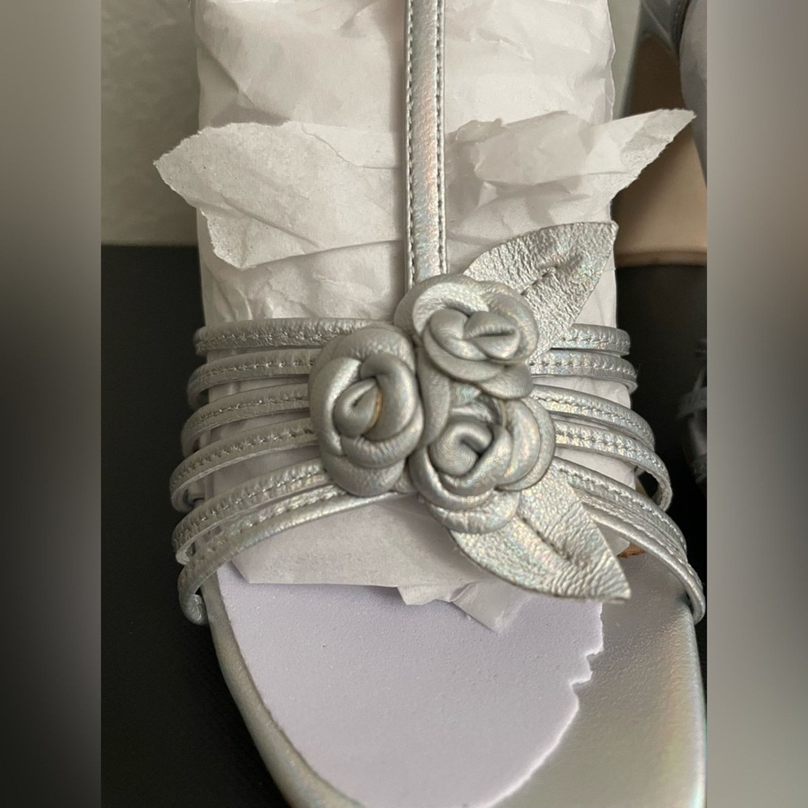 Badgley Mischka Badgley Mischka Women's Debora Heeled Sandal in Silver 6 Size US 6 / IT 36 - 3 Thumbnail
