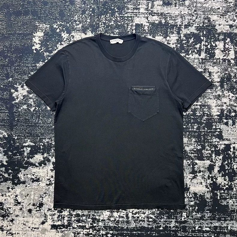 Givenchy Givenchy Pocket Badge Round Neck Short Sleeve T-Shirt Size US XS / EU 42 / 0 - 1 Thumbnail