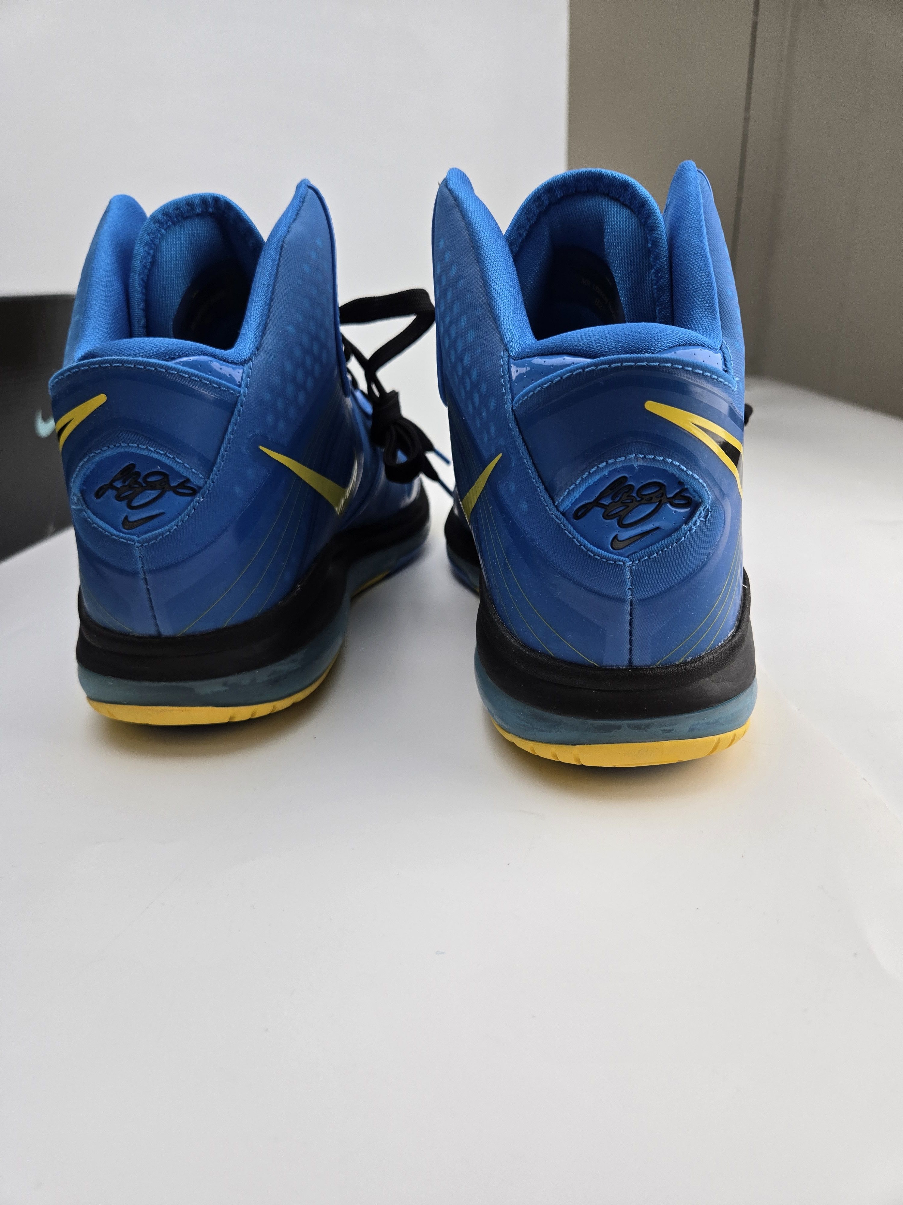 Nike Lebron 8 V/2 Entourage DS Size US 9.5 / EU 42-43 - 4 Thumbnail