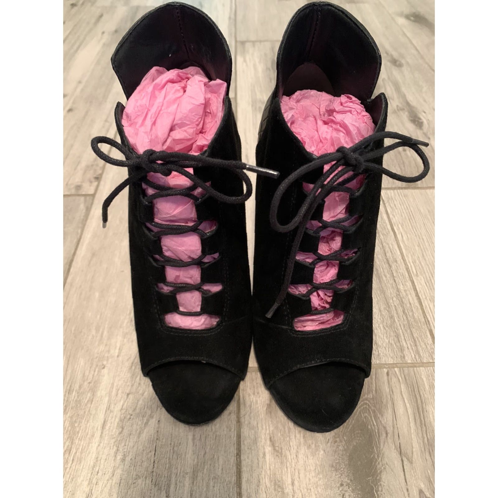 Vintage VINTAGE Pour La Victoire Vionne Lace-Up Peep-Toe Suede Embossed Black Ankle Booties 8.5 Women Modern Pump Heel 4 in+ Stiletto Size US 9 / IT 39 - 4 Thumbnail
