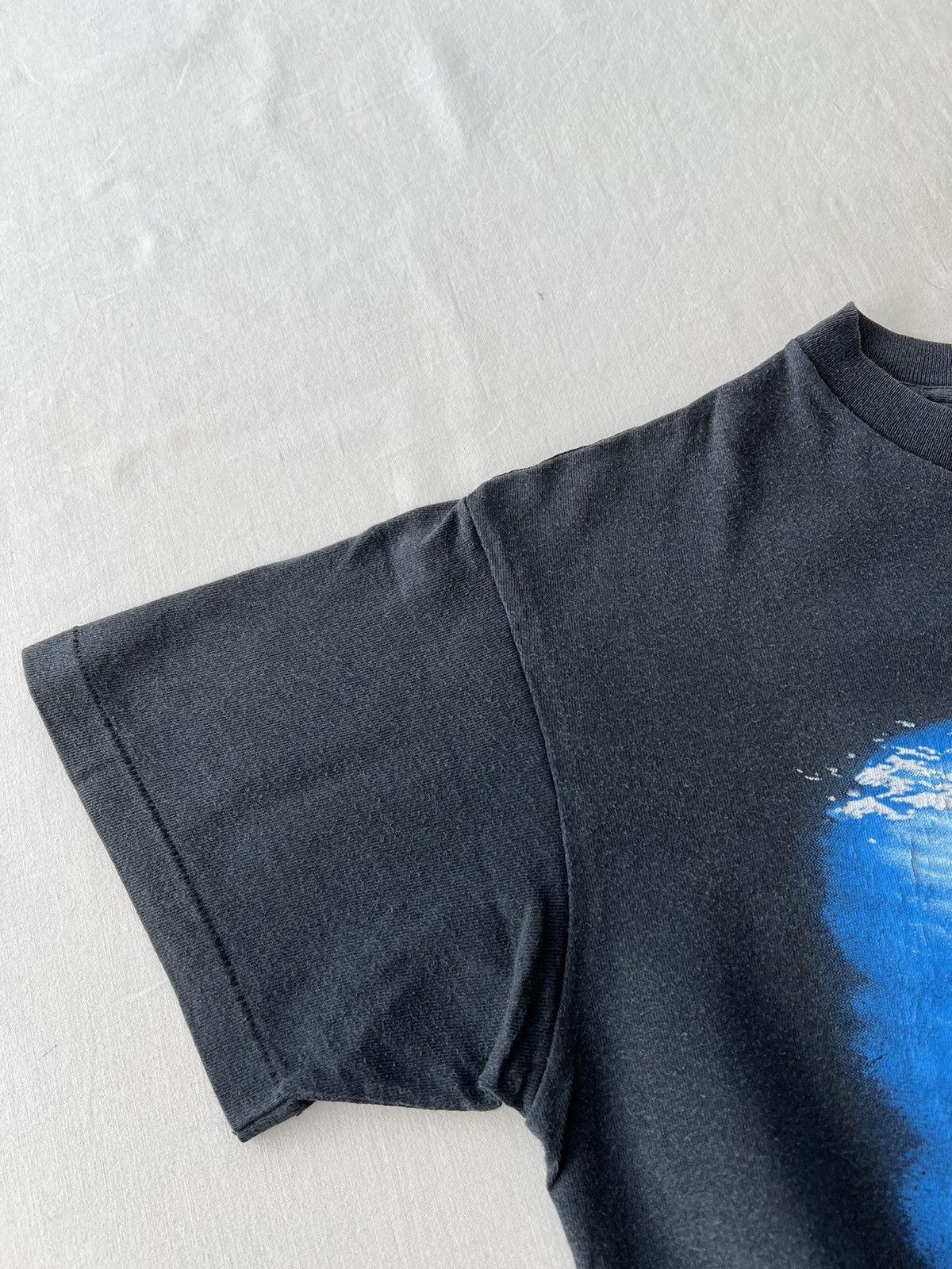 Vintage Vintage 1992 3D Emblem Dolphins Back to Earth Black T-shirt Size US M / EU 48-50 / 2 - 11 Thumbnail