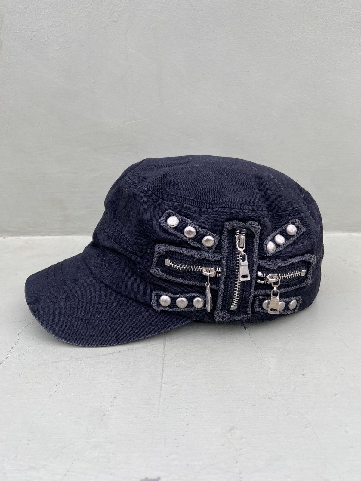 2000s mierdi multi zipper patrol hat