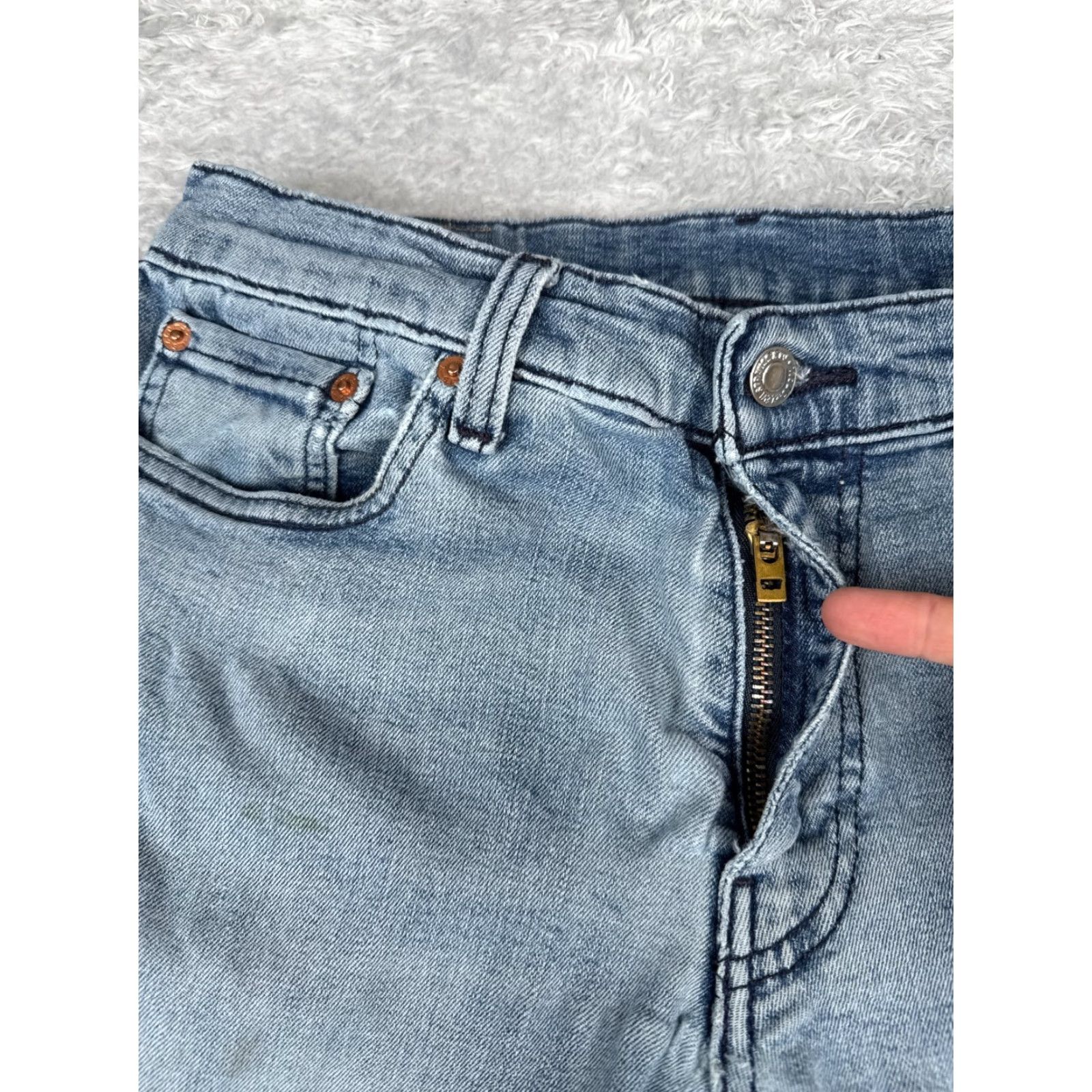 Levi's VINTAGE Levis Jeans Men 32 Blue Distressed 511 Cotton Premium 30x30 Denim Straight Slimming 5-Pocket Design 30 in Inseam Medium Wash Jeans Mens Size US 32 / EU 48 - 5 Thumbnail