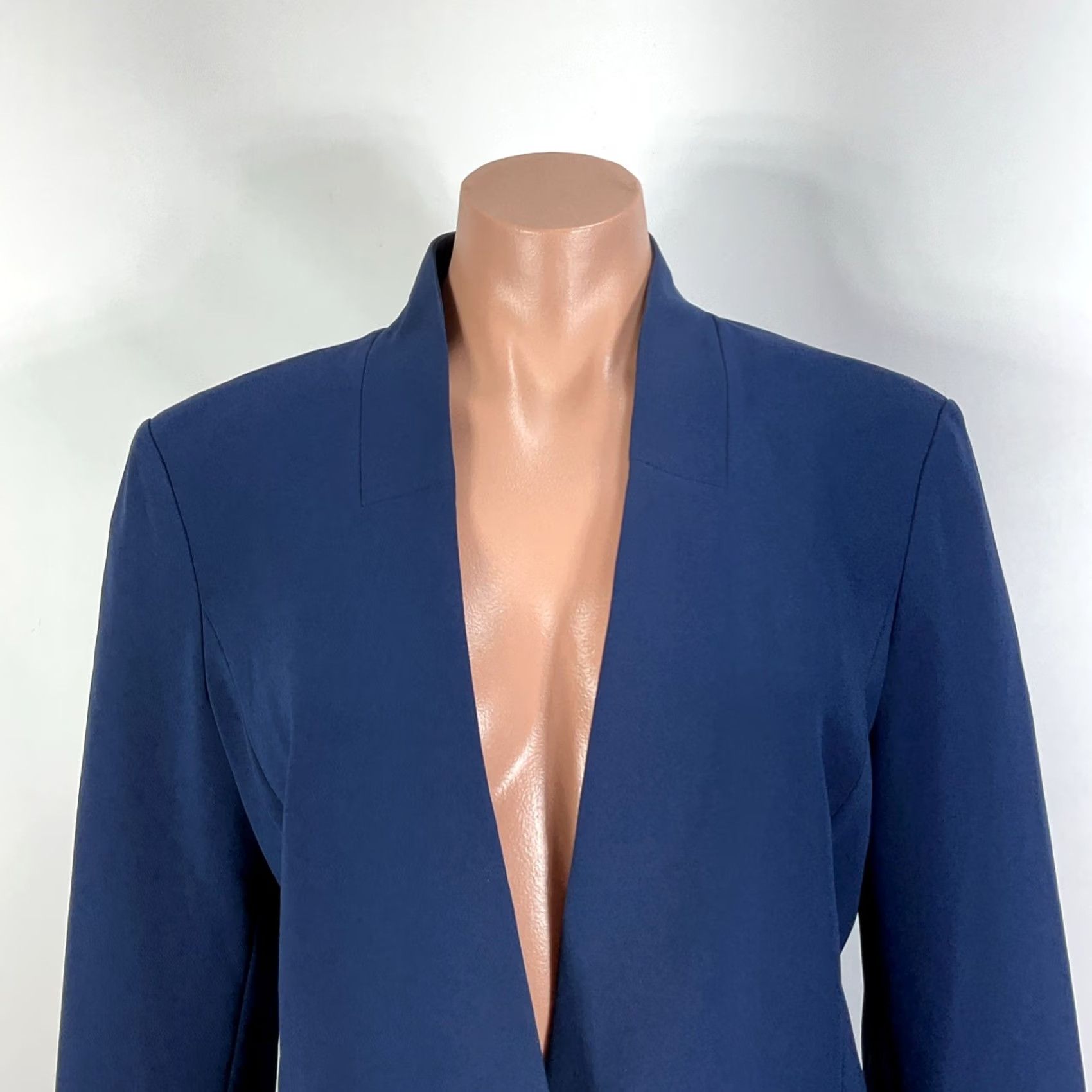 St. John St John Blazer 8 Navy Structured Short Open Front Light Shoulder Pads Triacetate Size 30" / US 8 / IT 44 - 3 Thumbnail