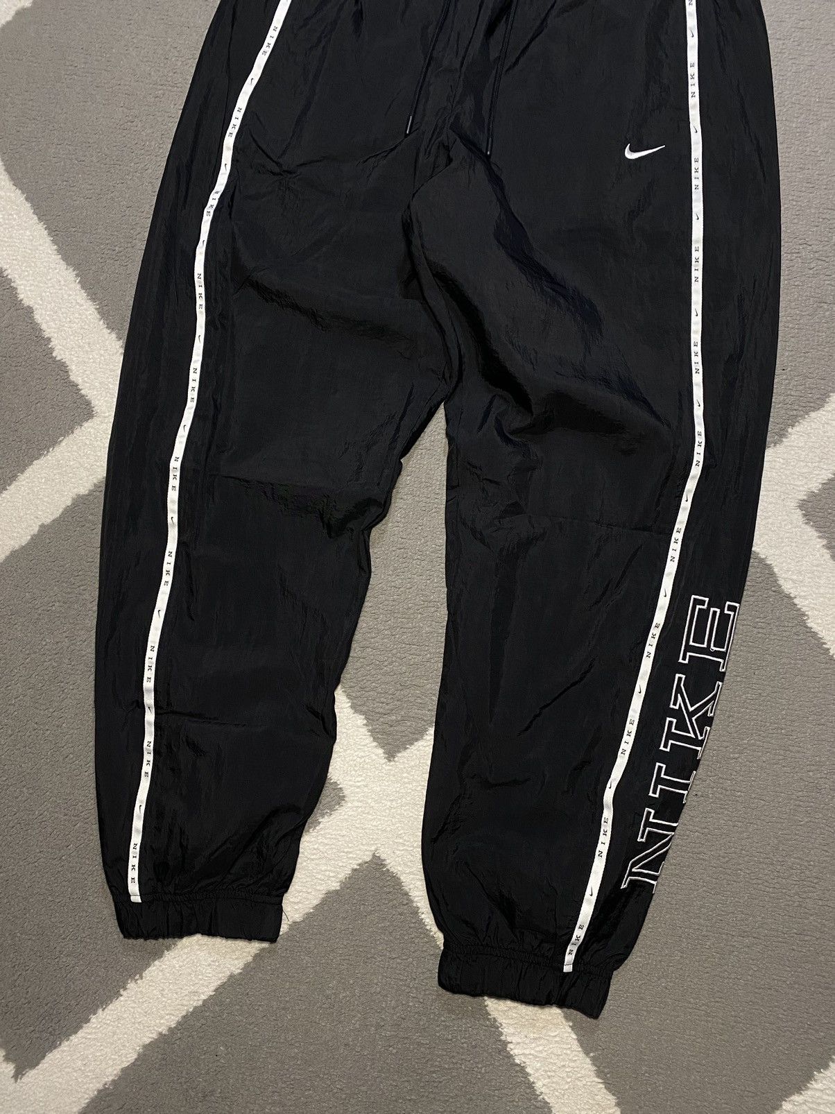 Nike × Vintage Nike swoosh Nylon Track Pants Sweatpants black womens M Size 26" / US 2 / IT 38 - 10 Thumbnail