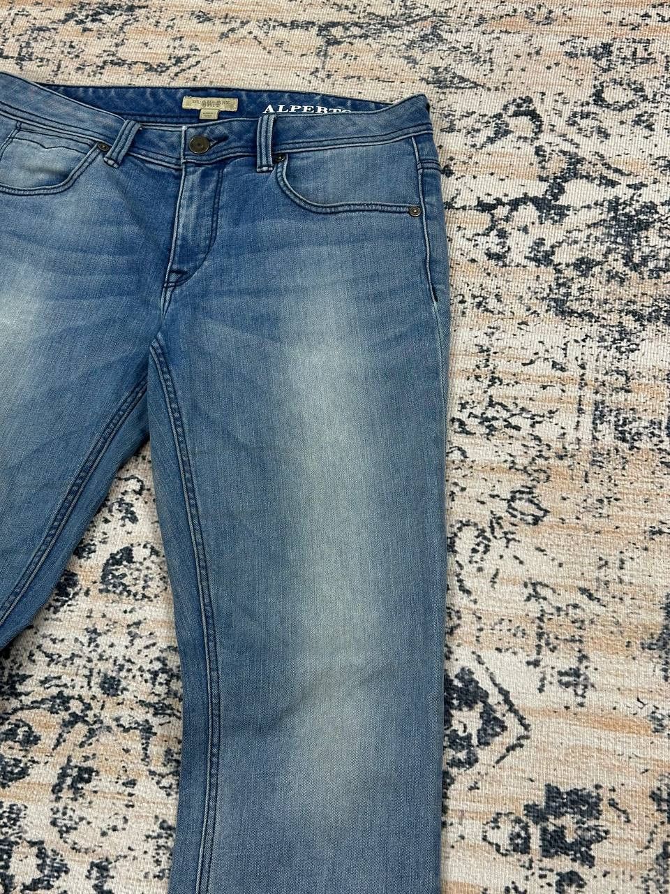 Burberry × Vintage Vintage Burberry Cropped Light Denim Jeans Size 27" / US 4 / IT 40 - 5 Thumbnail
