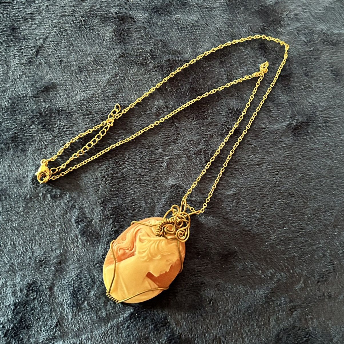 Vintage Vintage Victorian lady cameo hand wired pendant necklace Size ONE SIZE - 6 Thumbnail