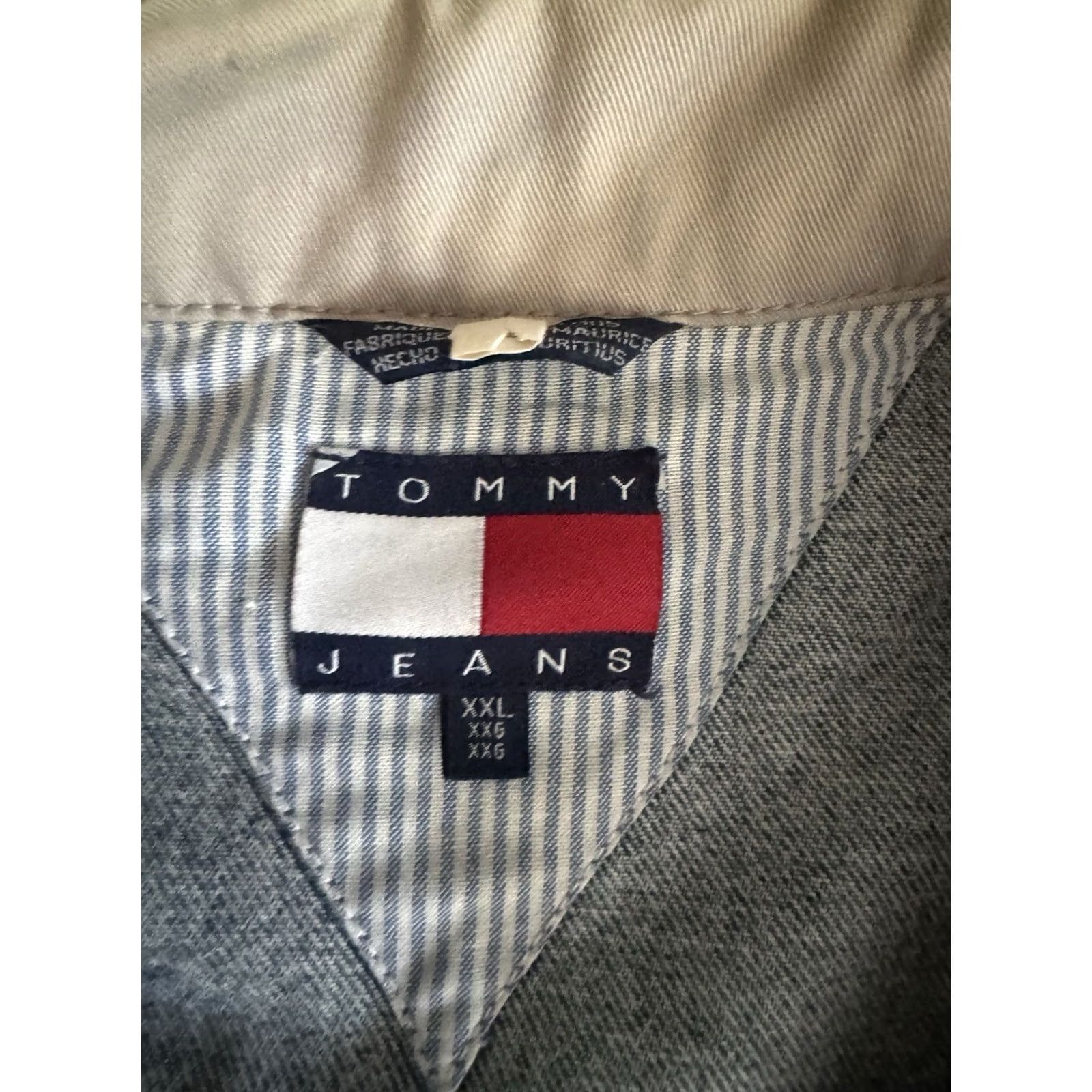 Tommy Hilfiger VINTAGE Tommy Hilfiger Jacket Denim Crest Logo Jean Patchwork Size XXL Mens 90s Size US 39 - 2 Thumbnail