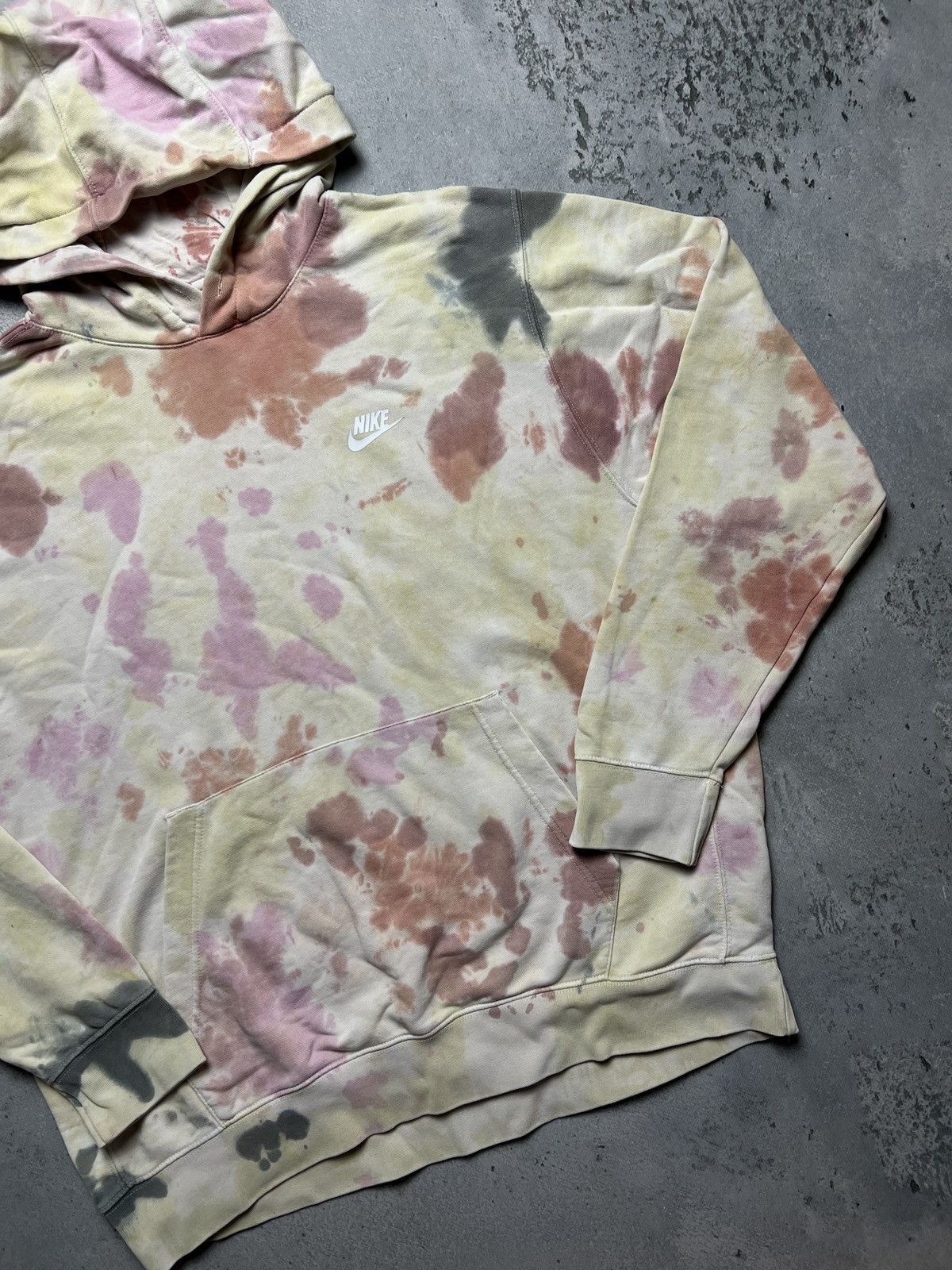 Nike Nike Tie Dye Hoodie Sweatshirt y2k Hype Opium Streetwear Size US L / EU 52-54 / 3 - 4 Thumbnail