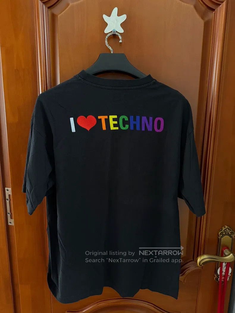 Balenciaga Balenciaga Back Heart Embroidered Logo Short Sleeve Size US M / EU 48-50 / 2 - 1 Thumbnail