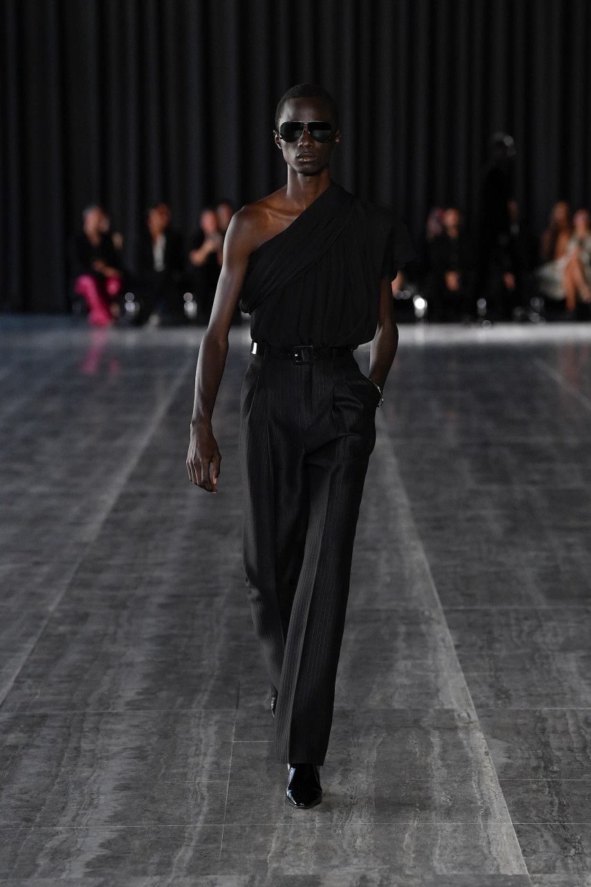 Saint Laurent Paris oc11z0126 774927 Top Asymetrique Meduse Moussel in Noir Size US XS / EU 42 / 0 - 2 Thumbnail