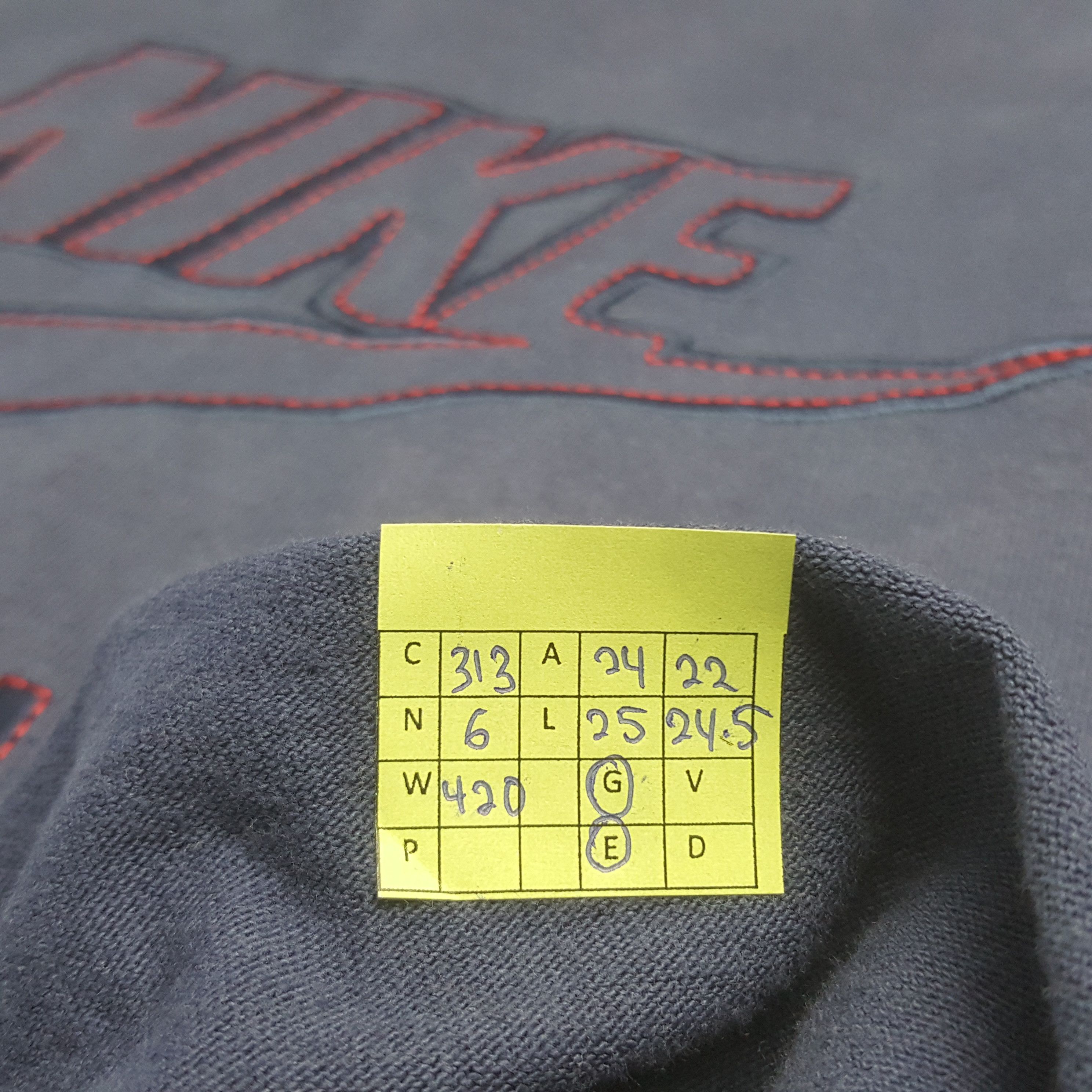 Nike Vintage Nike Air Embroidery Sports Style Sweatshirt C313N6 Size US L / EU 52-54 / 3 - 10 Thumbnail