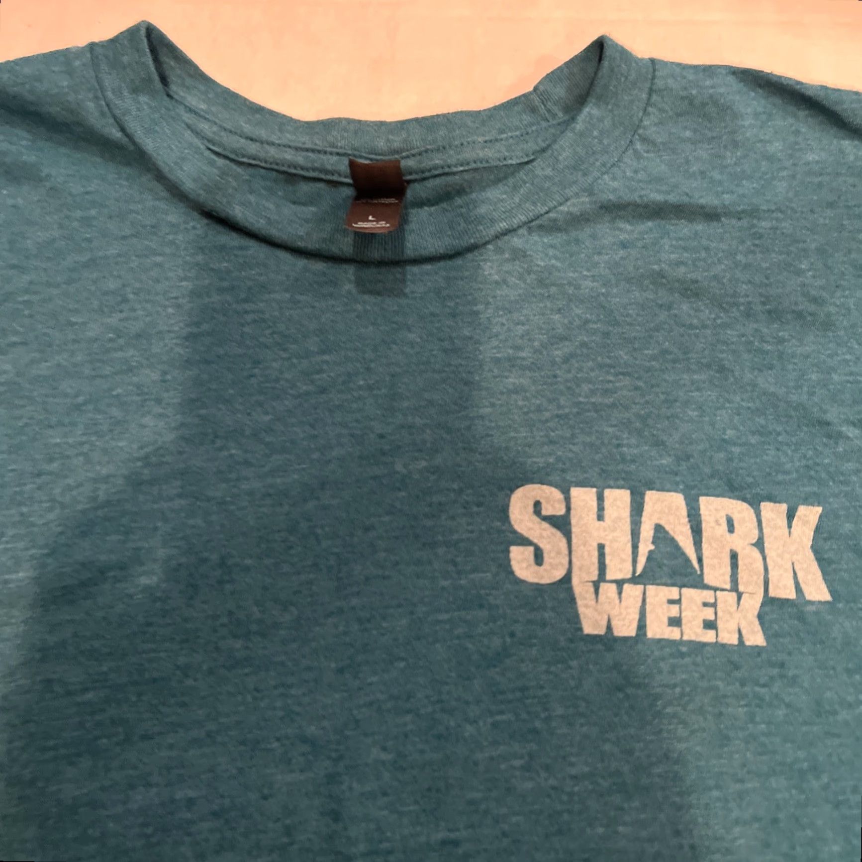 Vintage VINTAGE Discovery TV Channel 2017 Shark Week Otter Shark Circling Logo Shirt Large New Size US L / EU 52-54 / 3 - 4 Thumbnail
