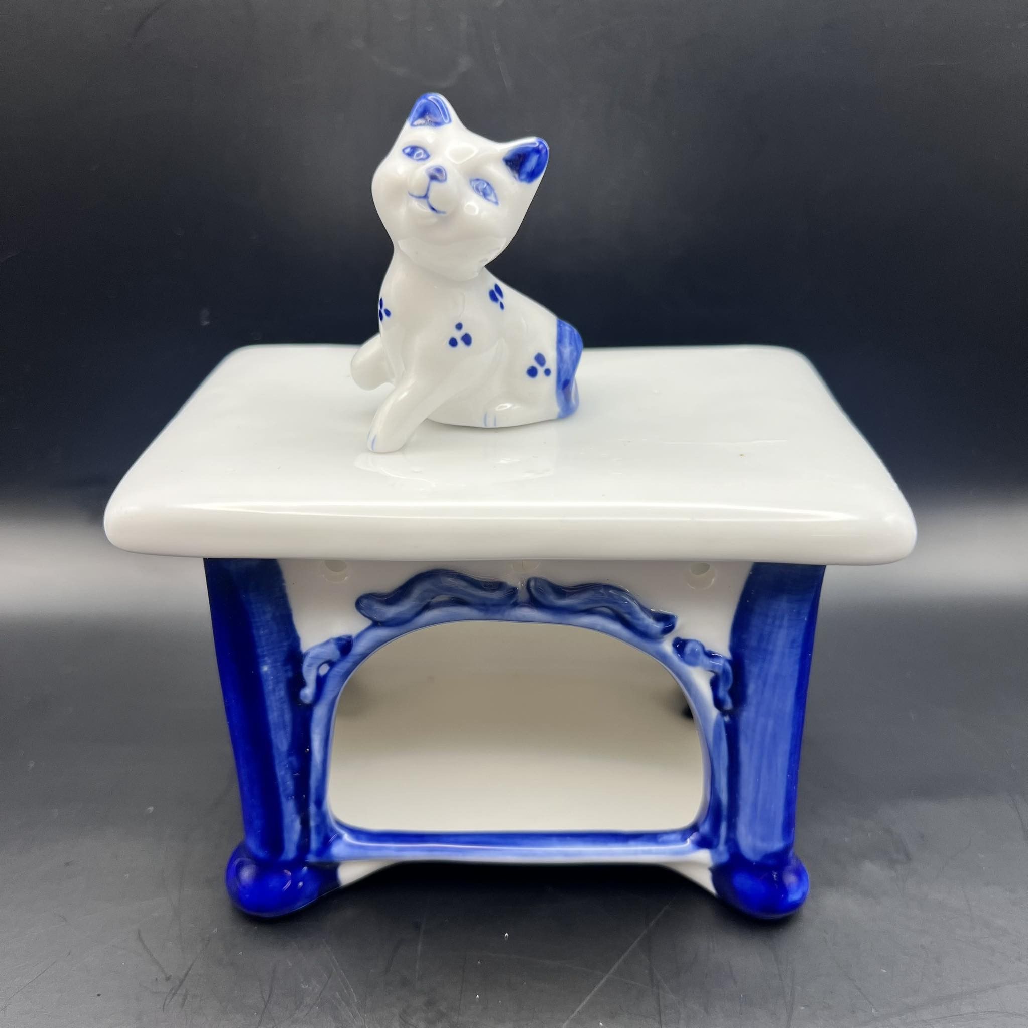 Vintage Souvenir Figure Kitty Cat on the Table Hand Painted GZHEL Size ONE SIZE - 5 Thumbnail