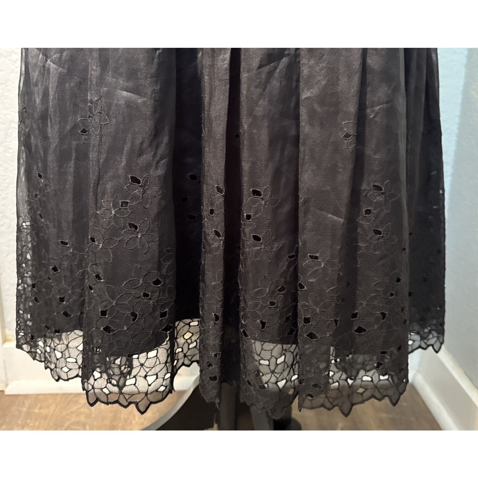 Tadashi Shoji Tadashi 100% Silk Black Dress Eyelet Cutouts In Skirt Size 2 Size XS / US 0-2 / IT 36-38 - 2 Thumbnail