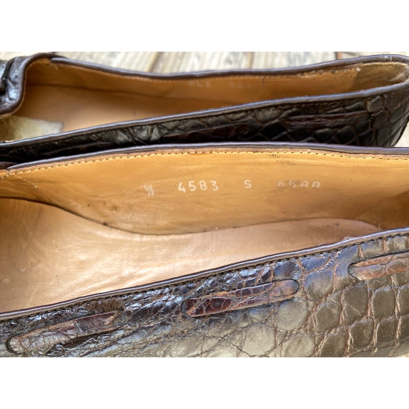 Ralph Lauren Ralph Lauren Vintage Alligator Embossed Leather Tassel Flat Women Size 6.5 AA Brown Leather Lining Narrow Outsole Vintage Yes Shoes Size US 7 / IT 37 - 5 Thumbnail