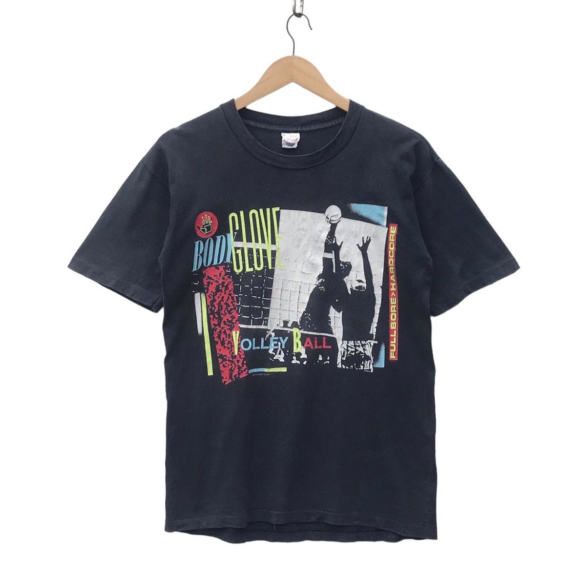 Body Glove Vintage 1988 Body Glove Volleyball Sportwear Faded Shirt Size US S / EU 44-46 / 1 - 1 Thumbnail