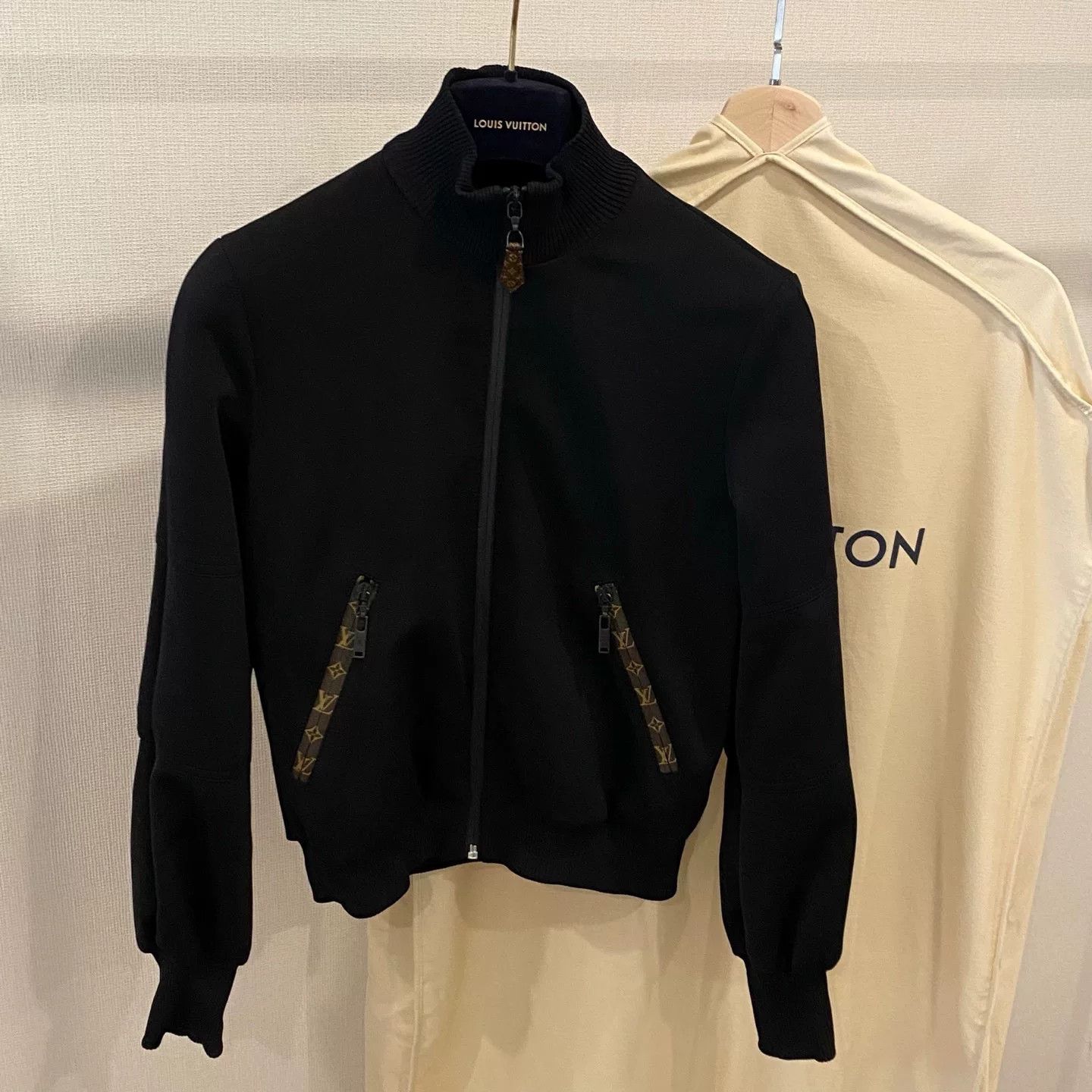 Louis Vuitton Louis Vuitton Short Flight Jacket Size XXS / US 00 / IT 34 - 1 Thumbnail