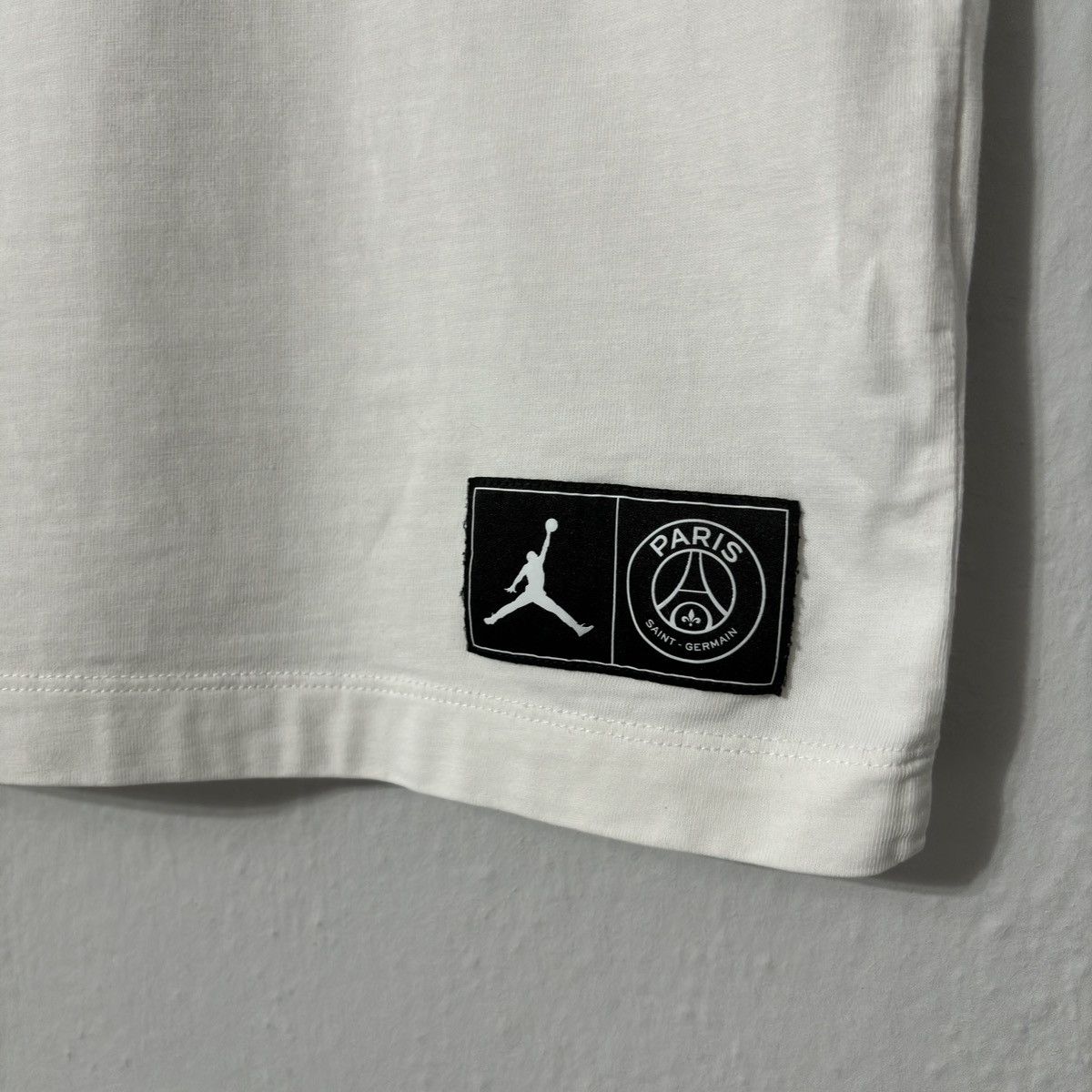 Jordan Brand × Nike PSG Paris Nike Jordan Men SS White Logo Tee Shirt Top Kit Size US M / EU 48-50 / 2 - 5 Thumbnail