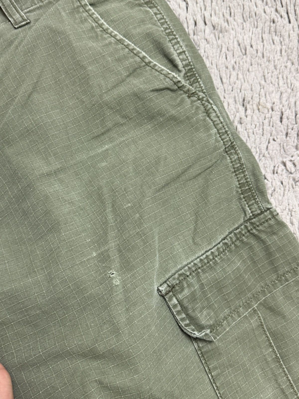 Carhartt × Vintage Carhartt Vintage Baggy Cargo Pants Center Logo Multi pocket Size US 34 / EU 50 - 10 Thumbnail