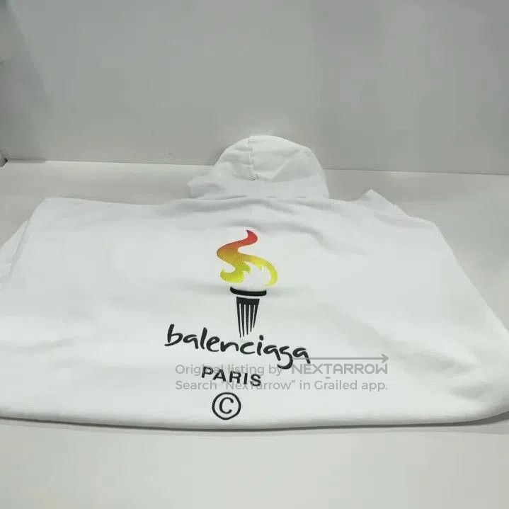 Balenciaga Balenciaga White Long Sleeve Hoodie with Logo. Size US S / EU 44-46 / 1 - 8 Thumbnail