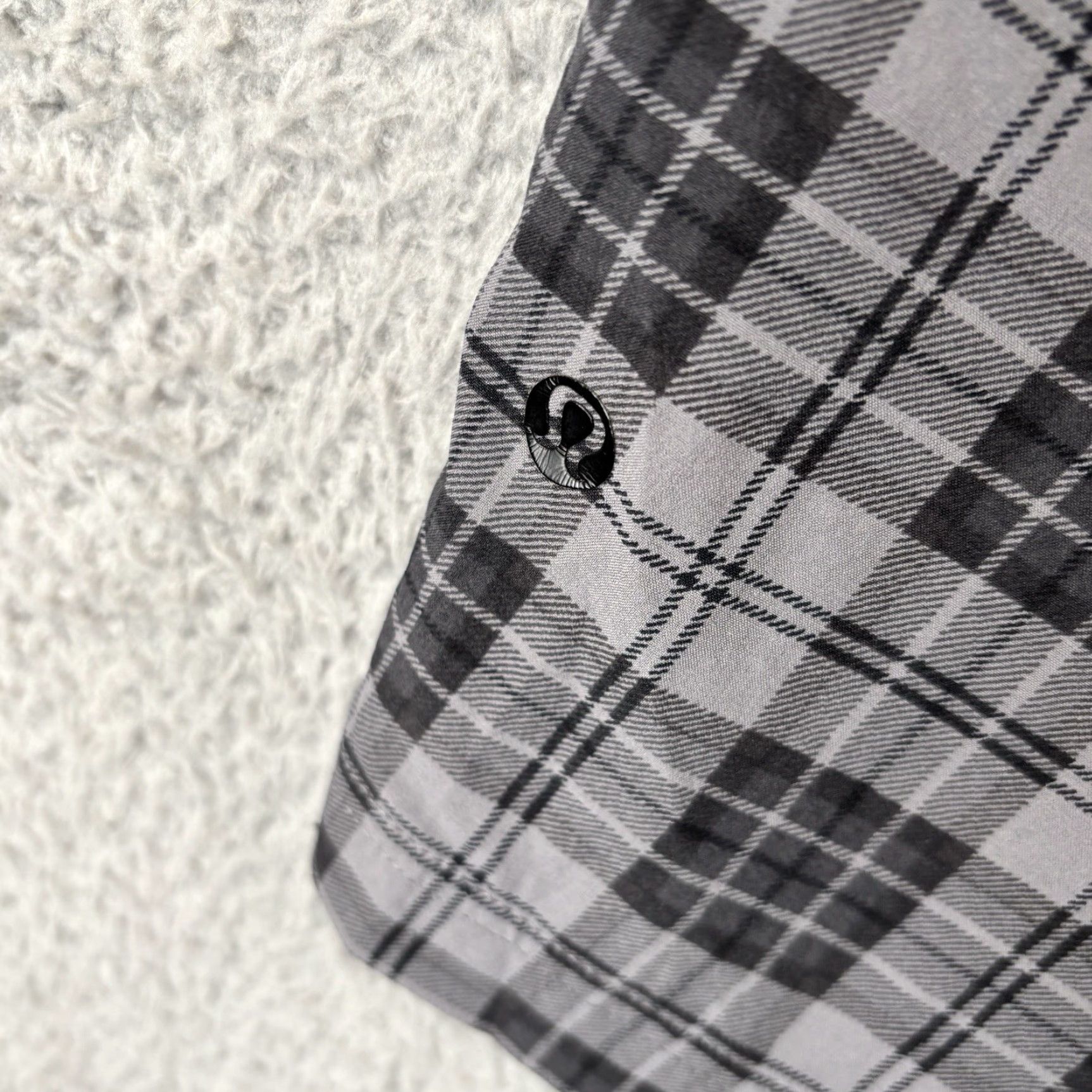 Lululemon Lululemon Athletica Shorts Mens 40 Black Gray Tartan Plaid Golf Casual Preppy Shirt Size US 40 / EU 56 - 3 Thumbnail