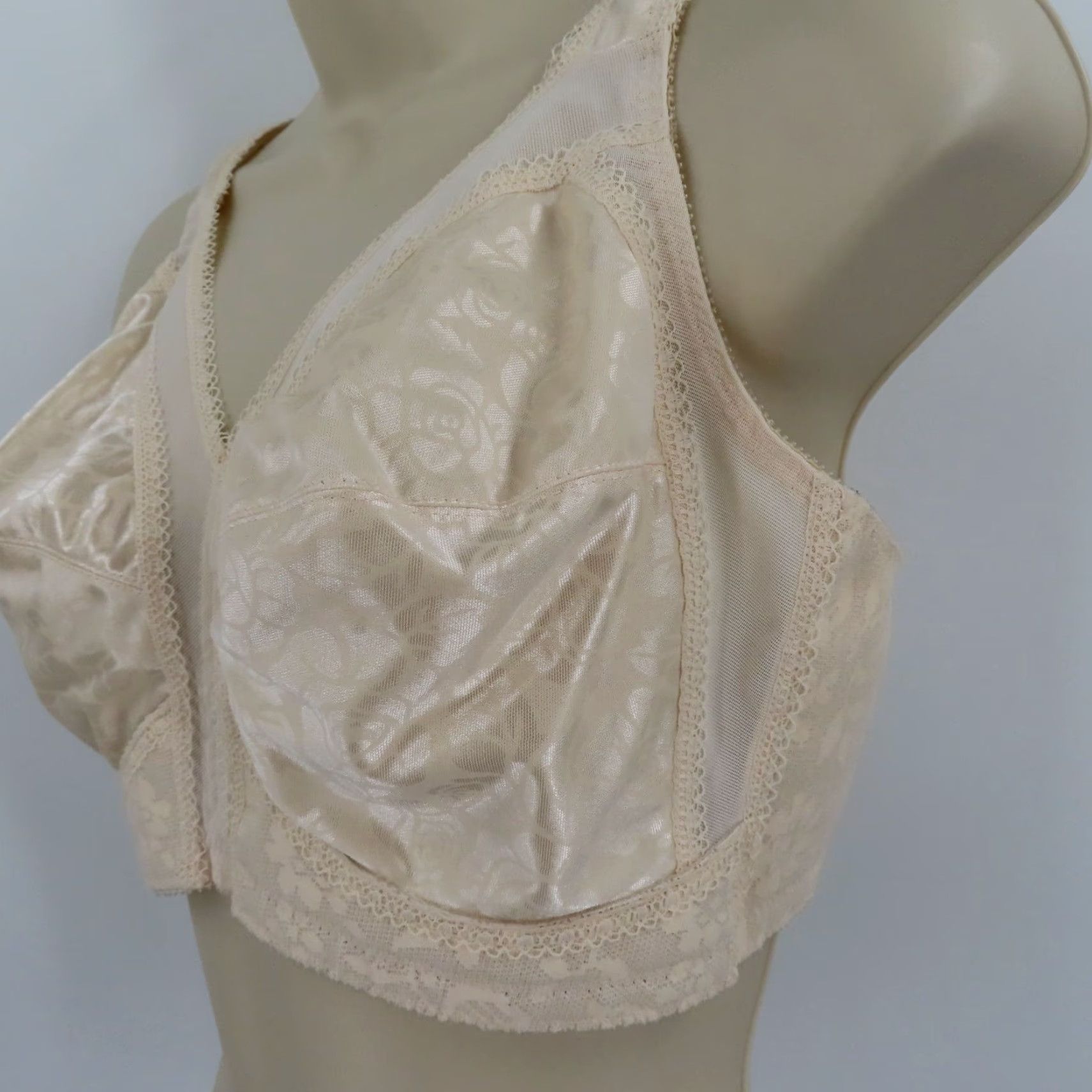 Vintage Playtex 38D Bra 18 Hour Ultimate Shoulder Comfort Wireless Beige Floral Flower T-Shirt Bra Women Size ONE SIZE - 4 Thumbnail