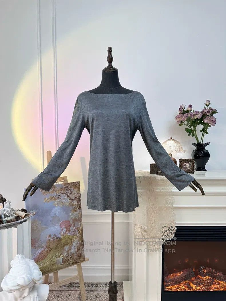 Hermes Elegant and Intellectual Silk Long Sleeve Top Silv