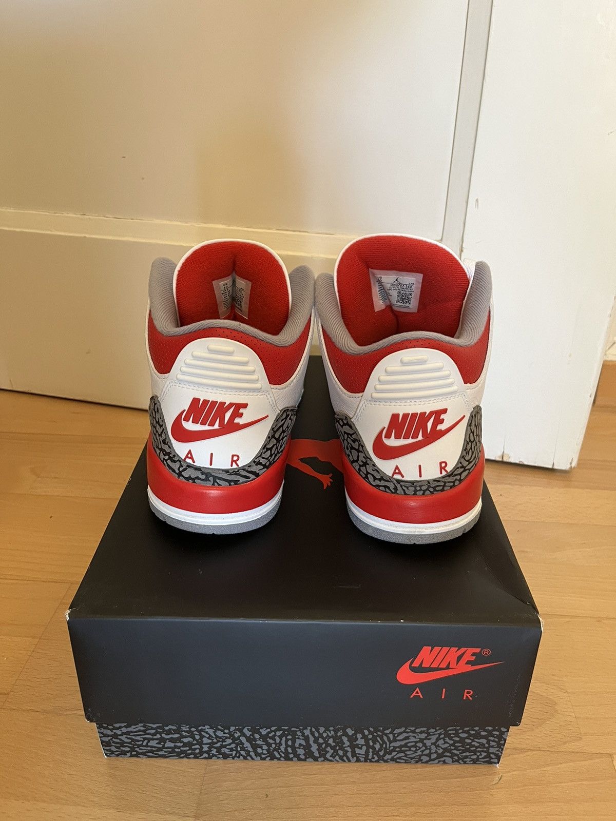 Jordan Brand Air Jordan 3 Retro Size US 10 / EU 43 - 2 Thumbnail